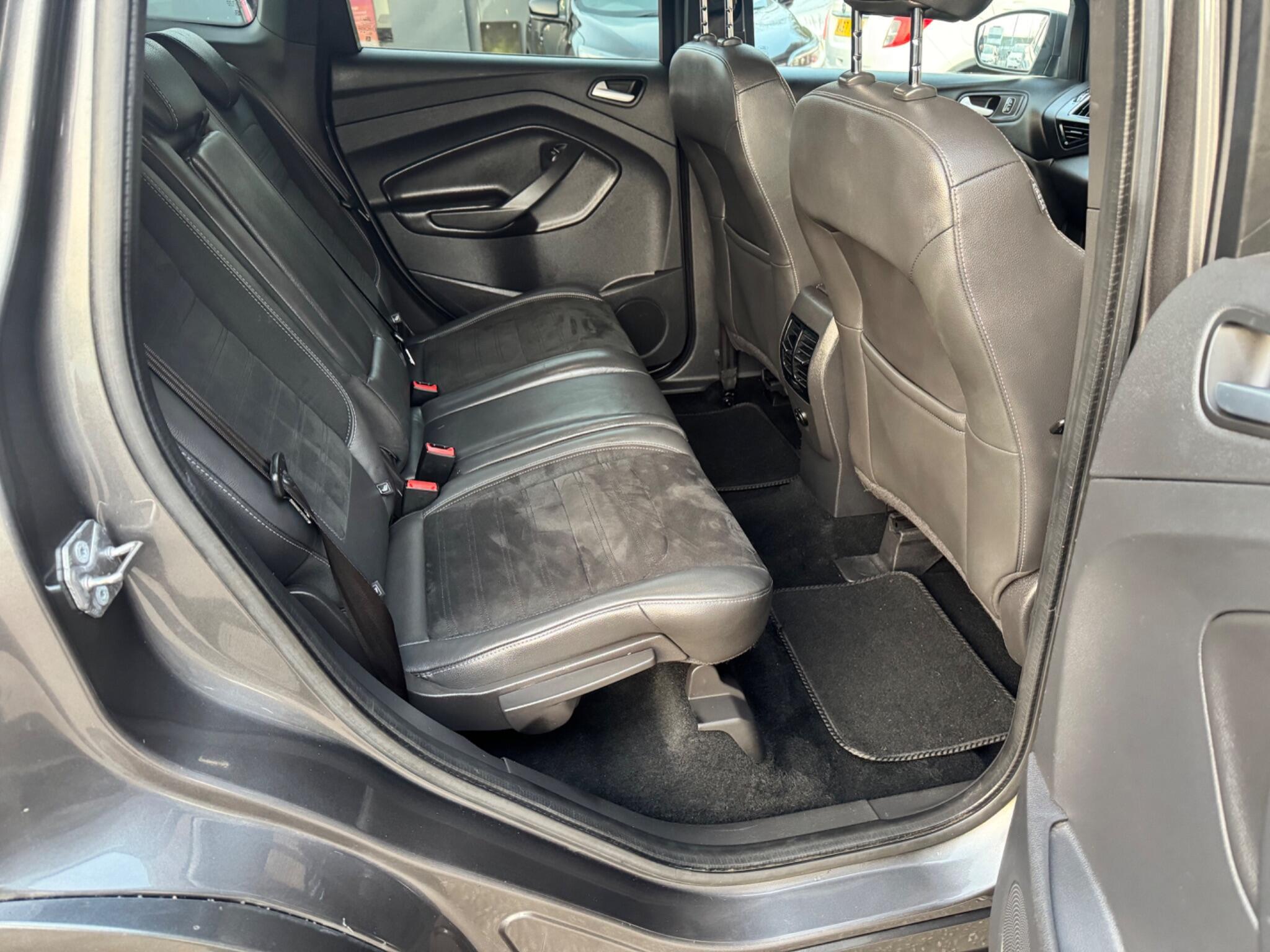 Ford Kuga - Image 22