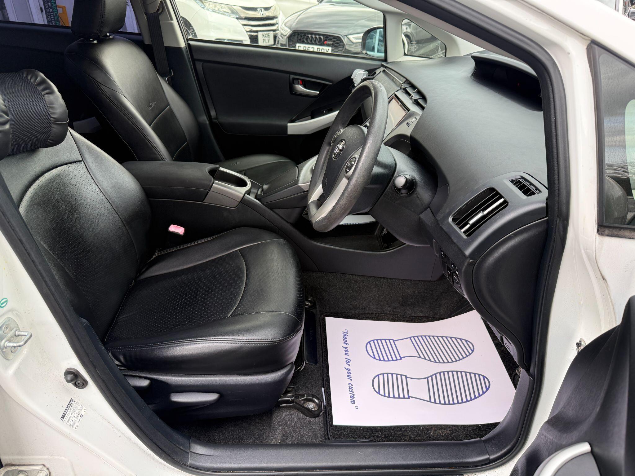 Toyota Prius - Image 24