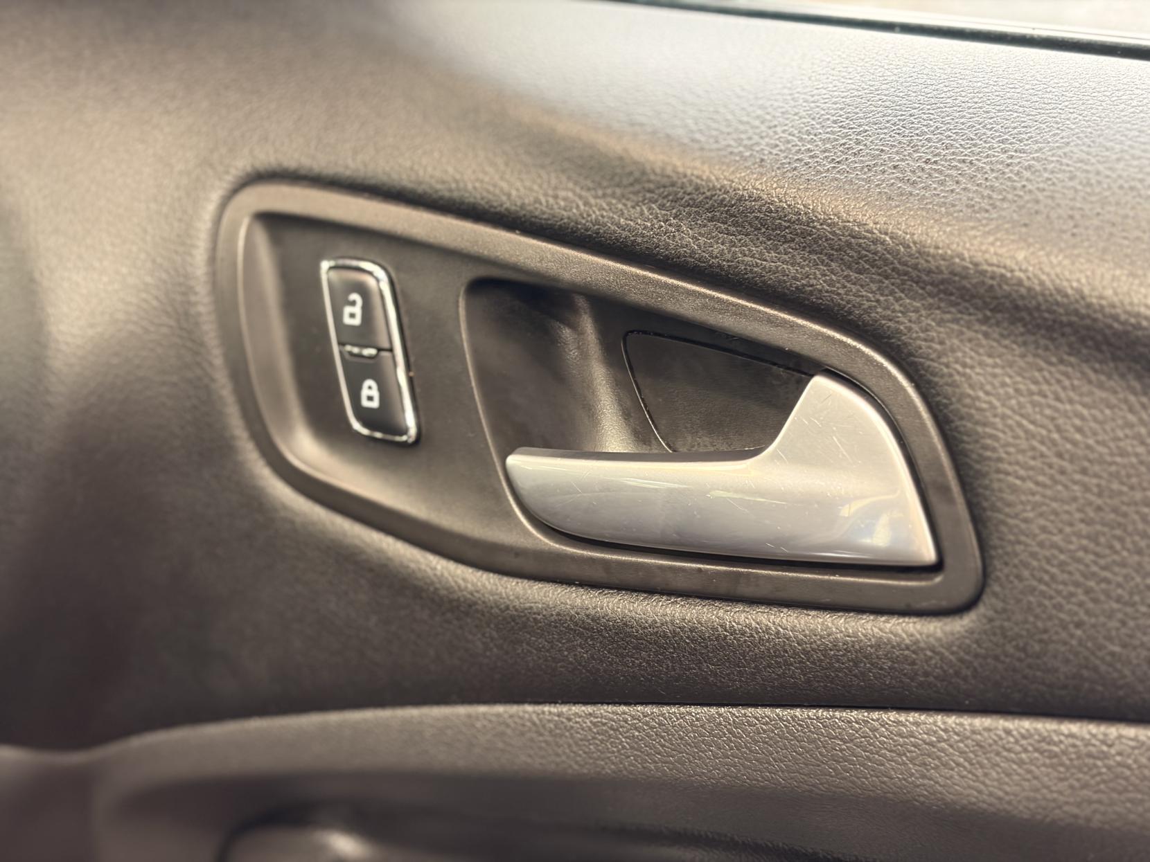Ford Kuga - Image 11