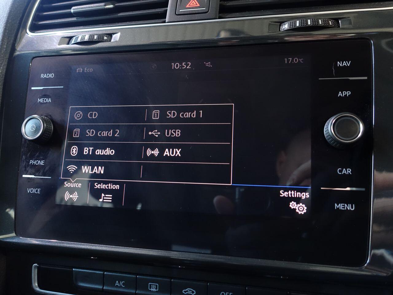 Volkswagen Golf - Image 35