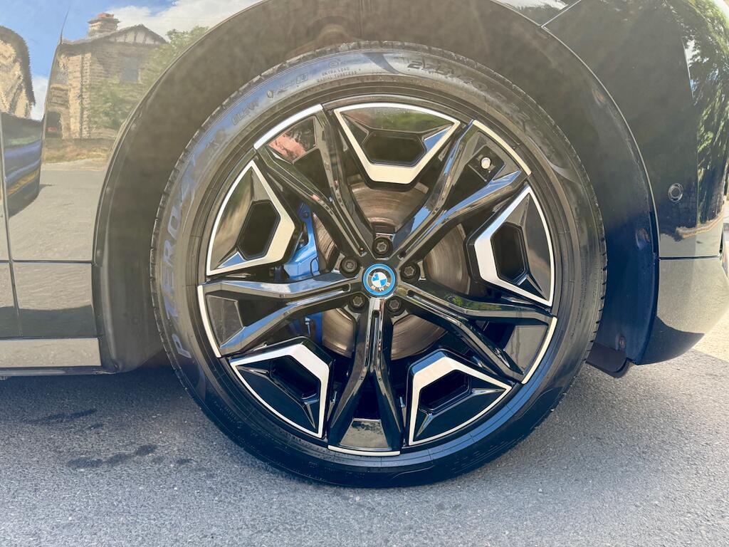 BMW IX - Image 13