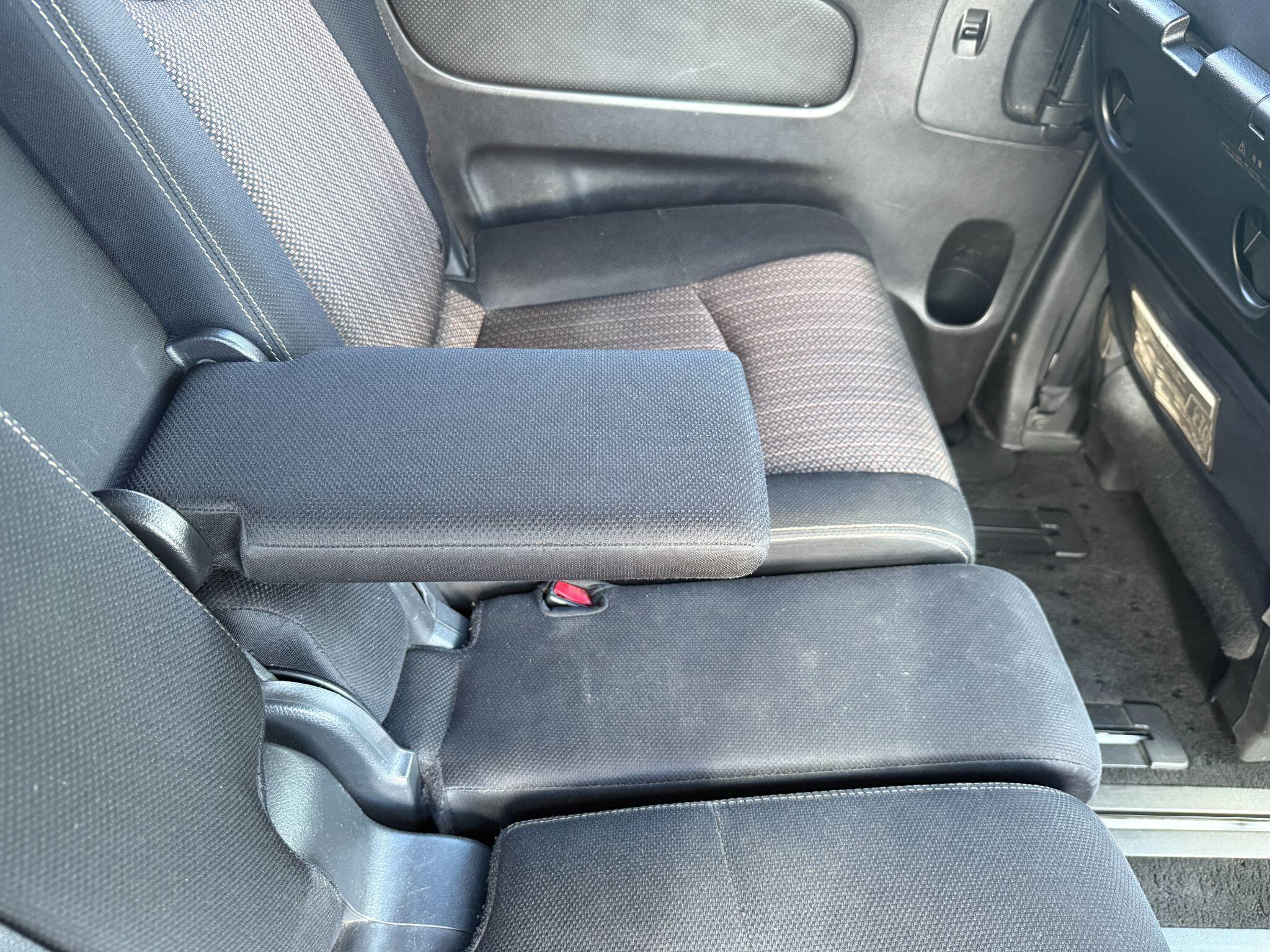 Nissan Serena - Image 37