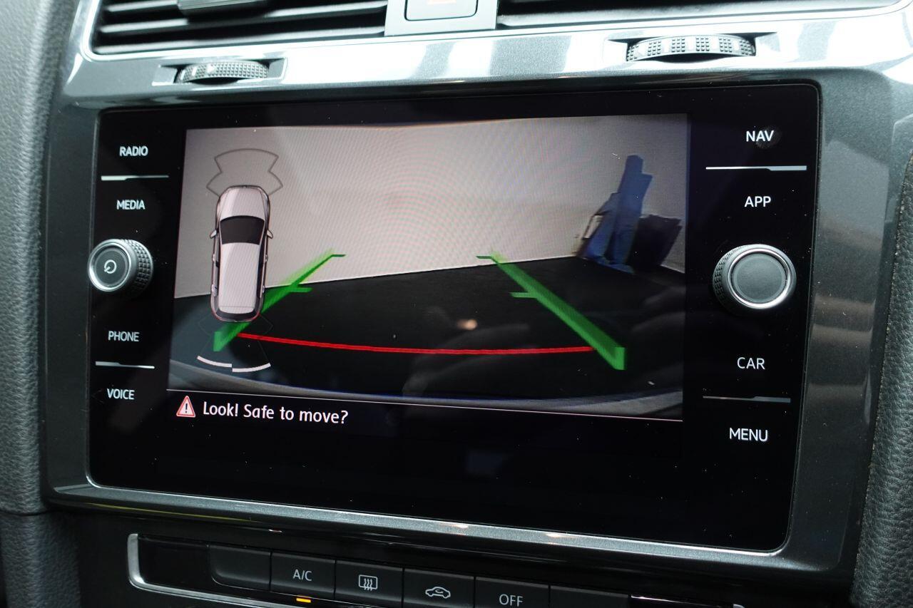 Volkswagen Golf - Image 29