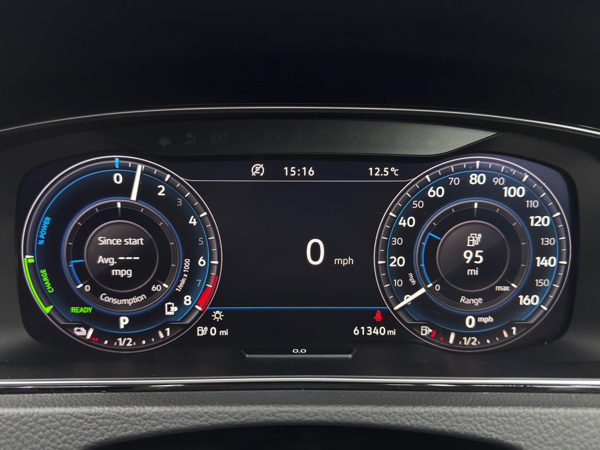 Volkswagen Golf - Image 22