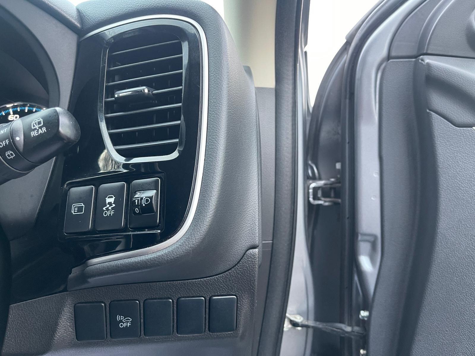 Mitsubishi Outlander - Image 30