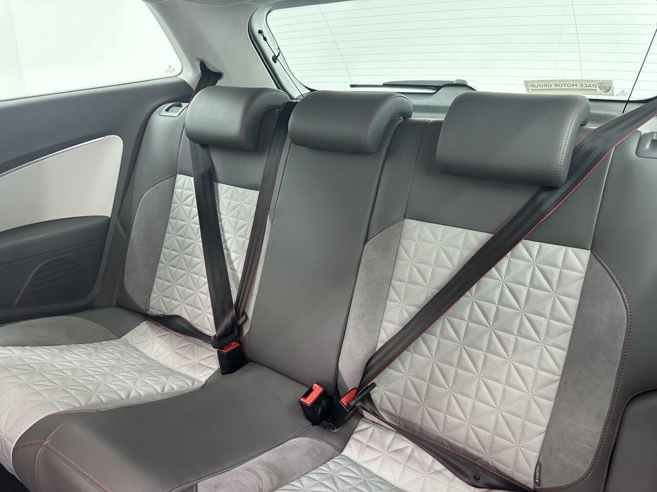 Volkswagen Polo - Image 13