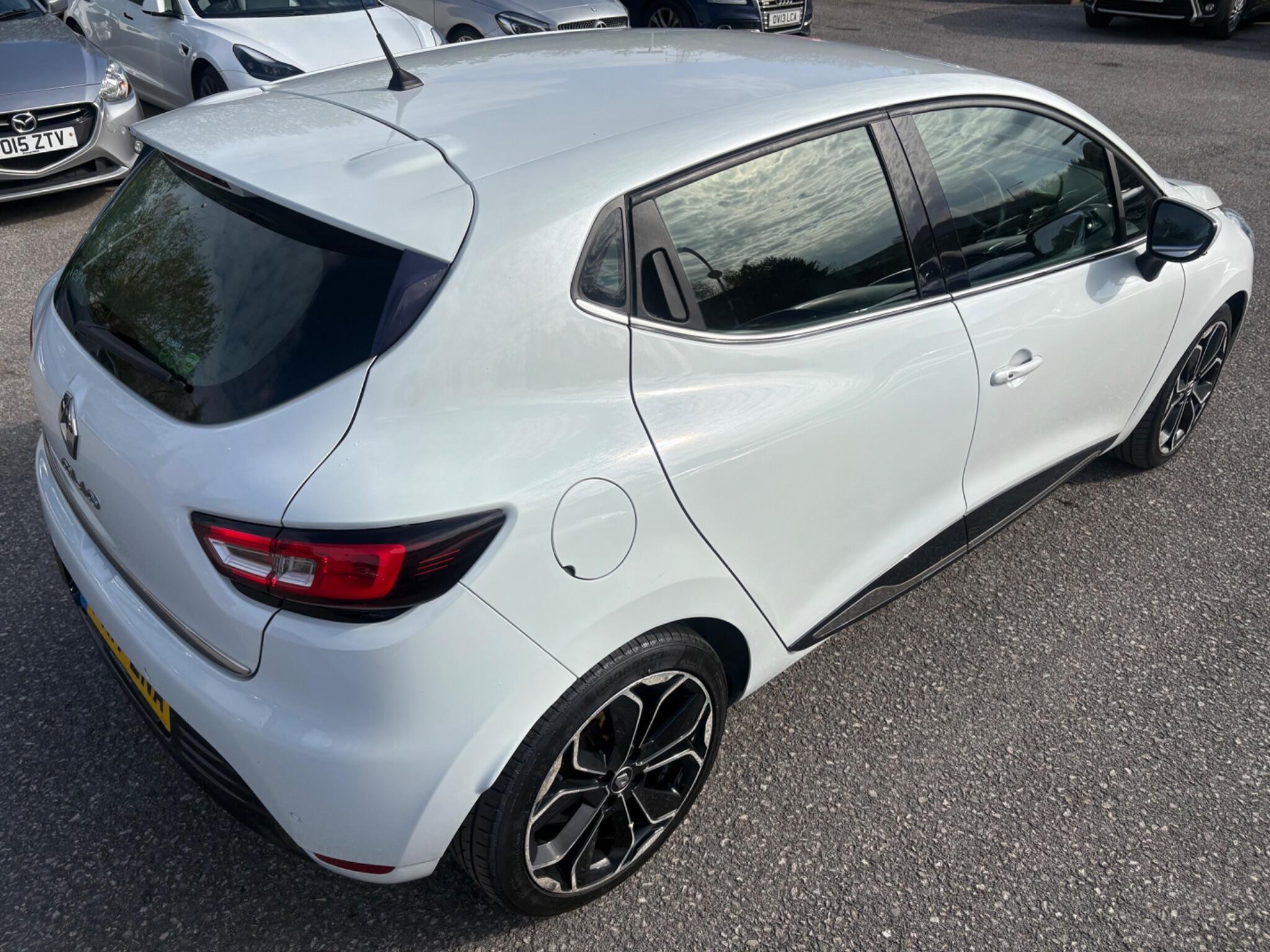 Renault Clio - Image 18