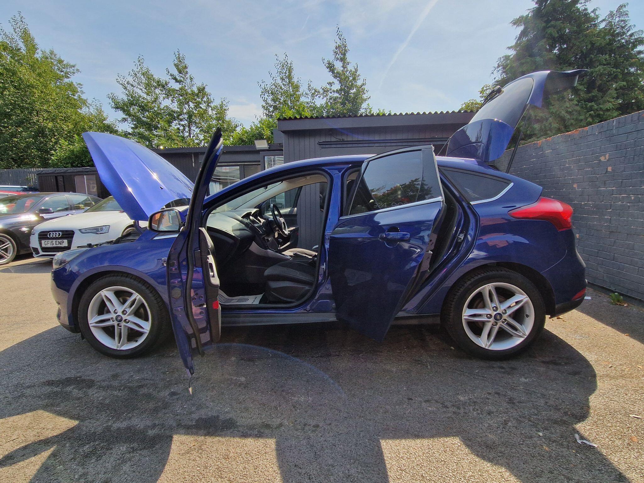 Ford Focus - Image 15