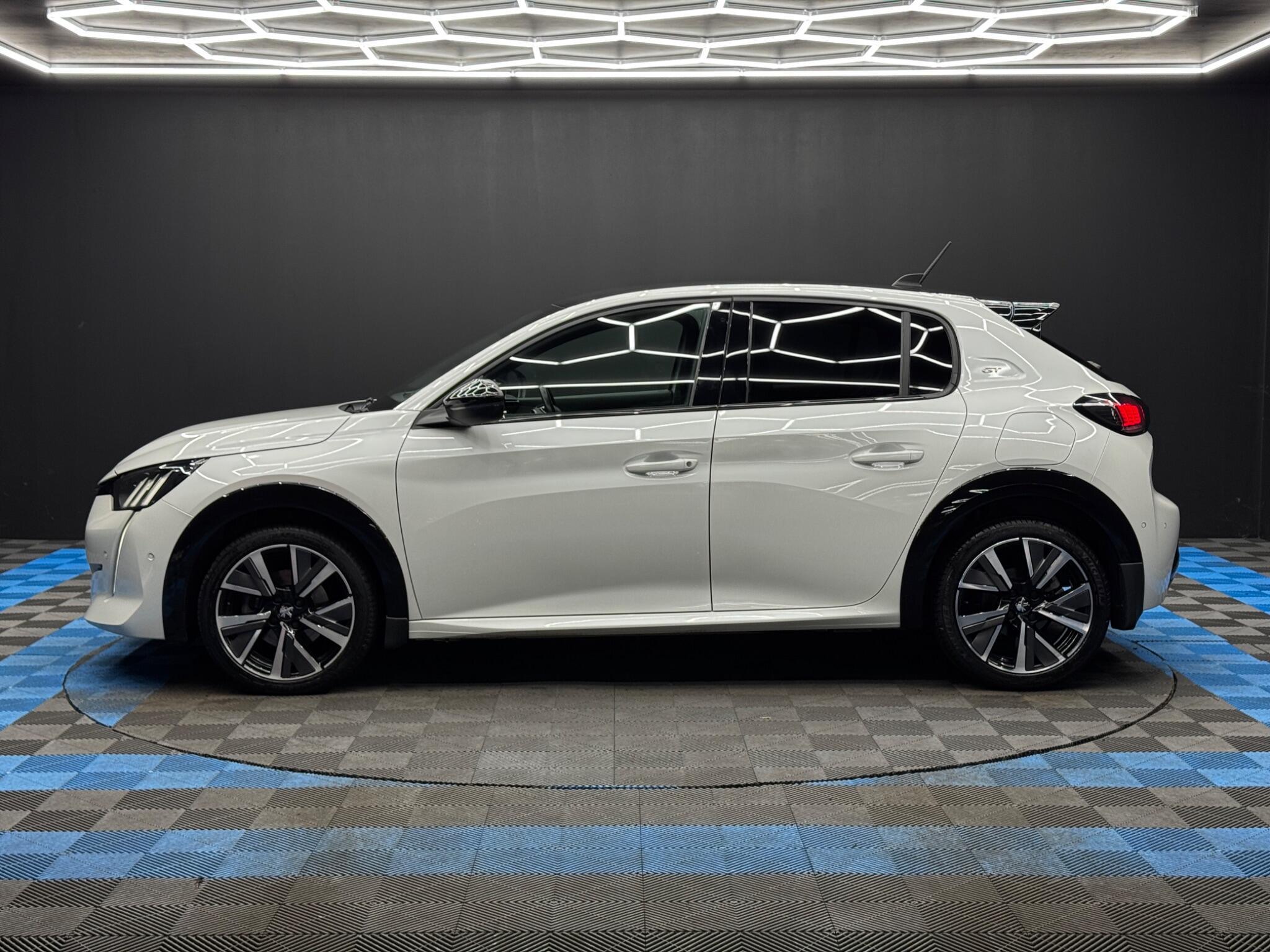 Peugeot 208 - Image 8