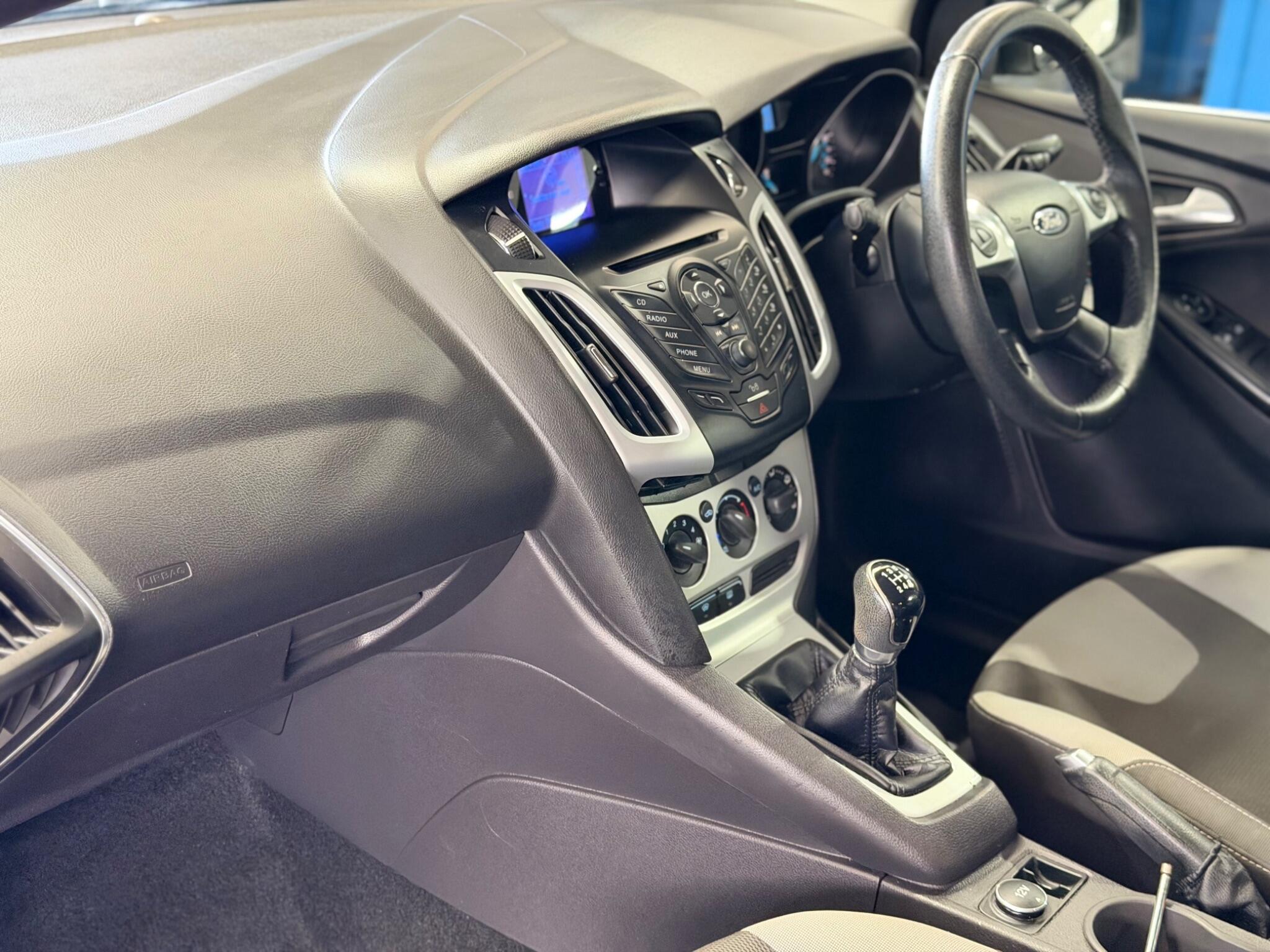 Ford Focus - Image 32