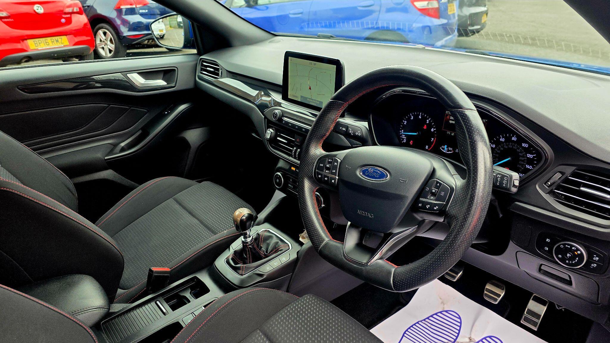 Ford Focus - Image 11