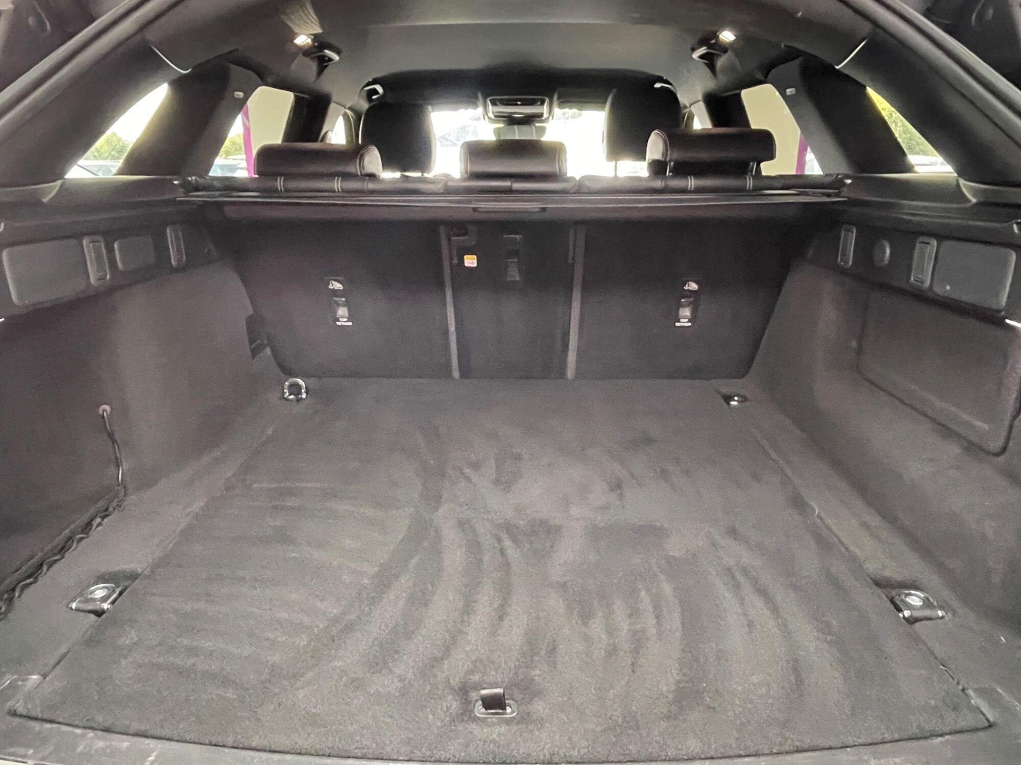 Land Rover Range Rover Velar - Image 18