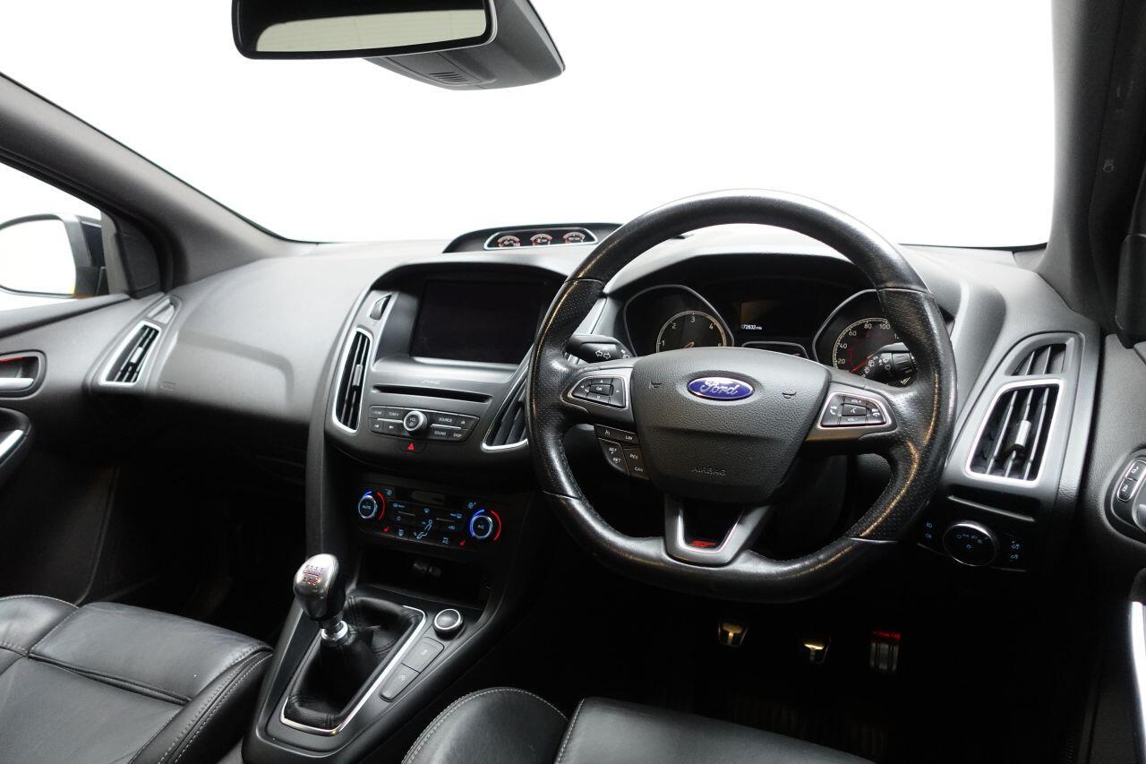 Ford Focus - Image 17