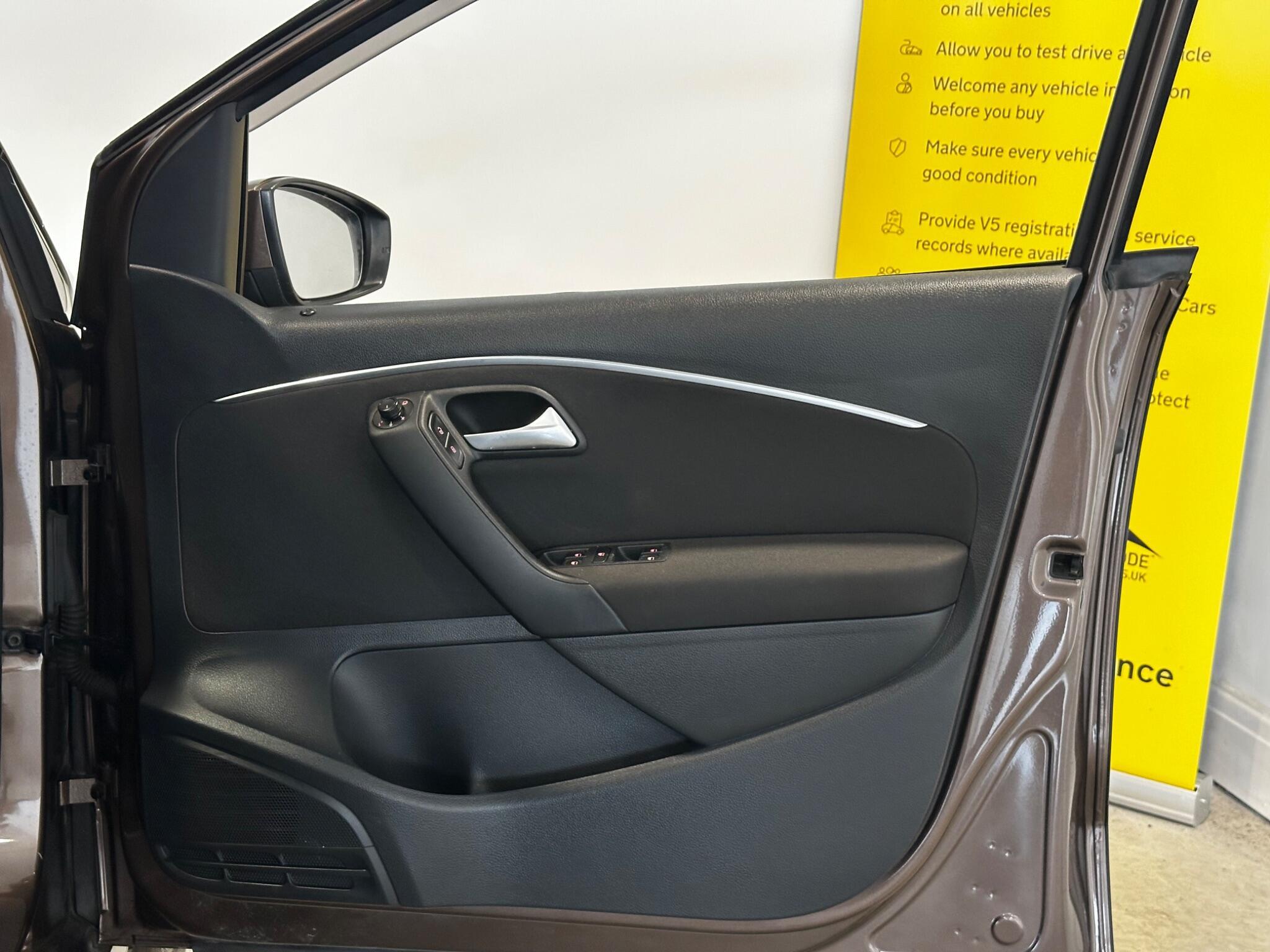Volkswagen Polo - Image 12