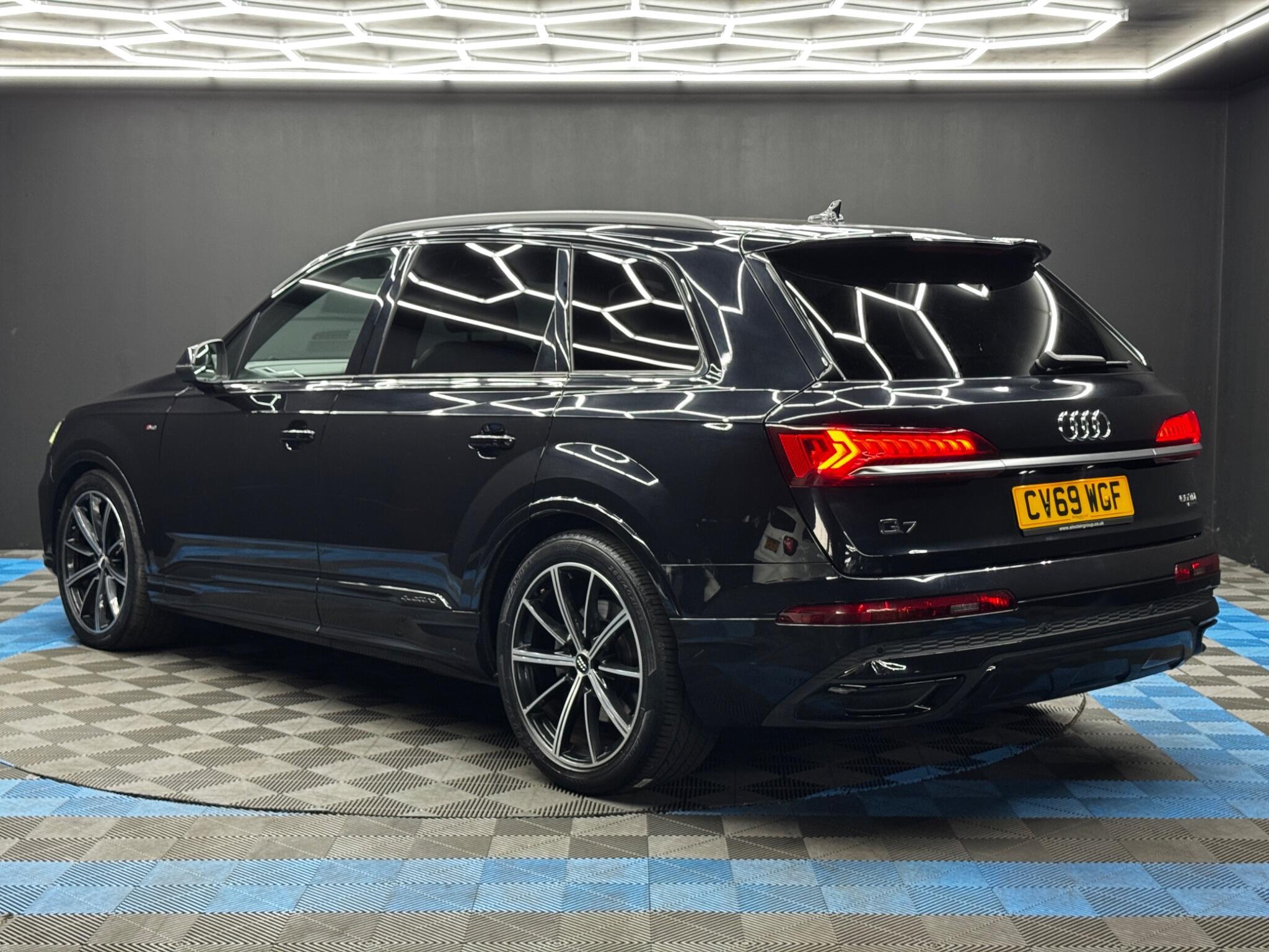 Audi Q7 - Image 7
