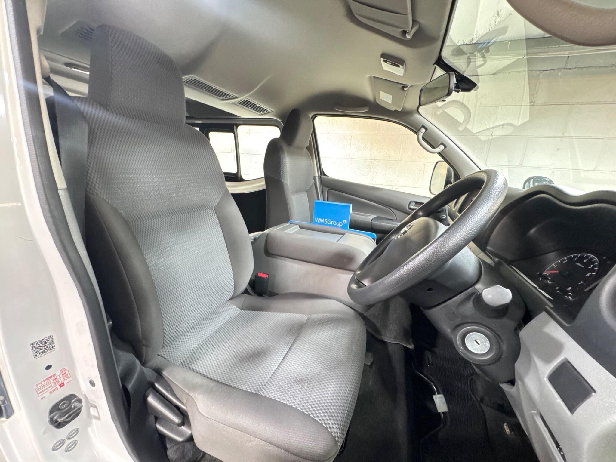 Nissan NV300 - Image 8