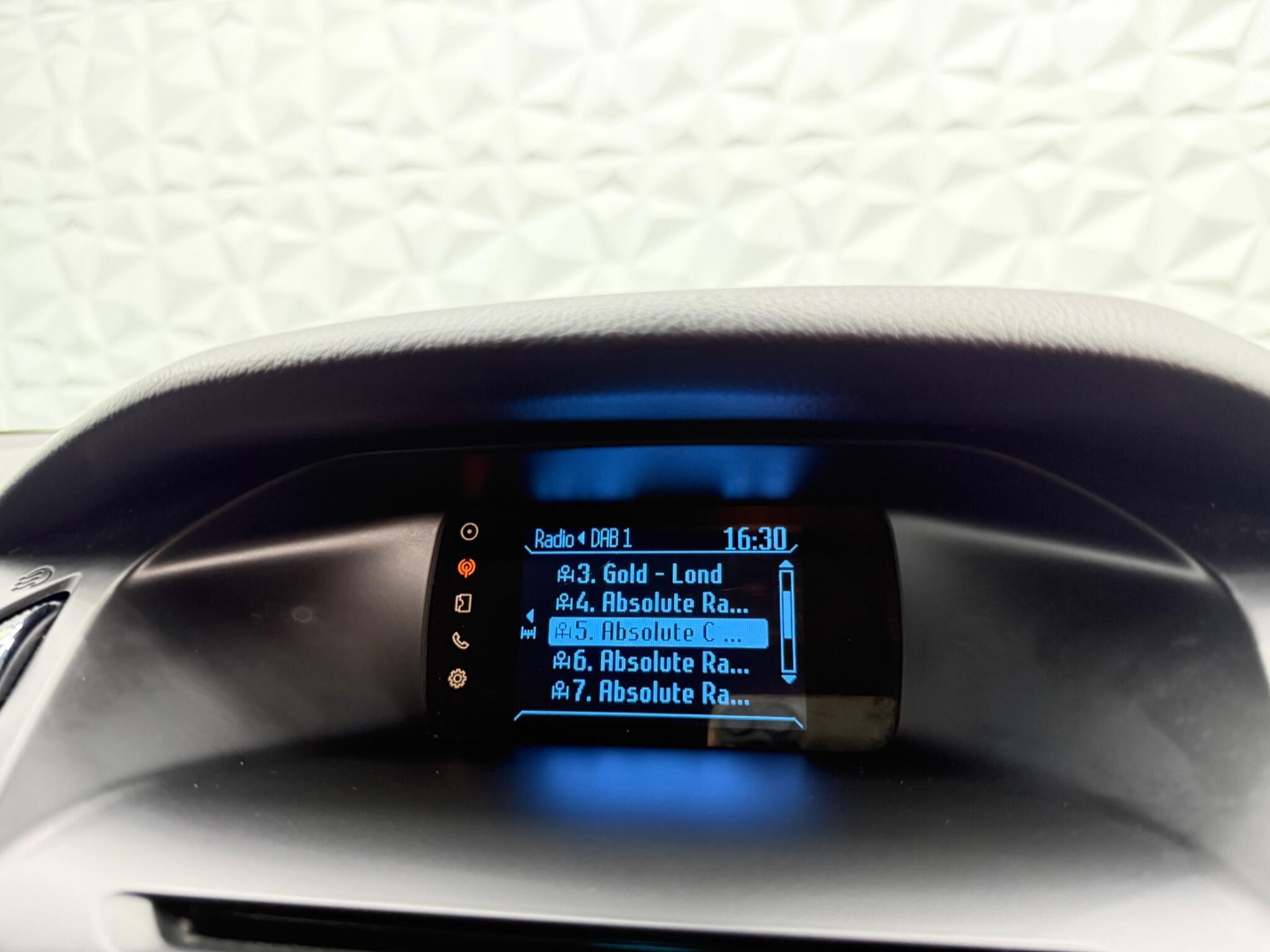 Ford Focus - Image 35