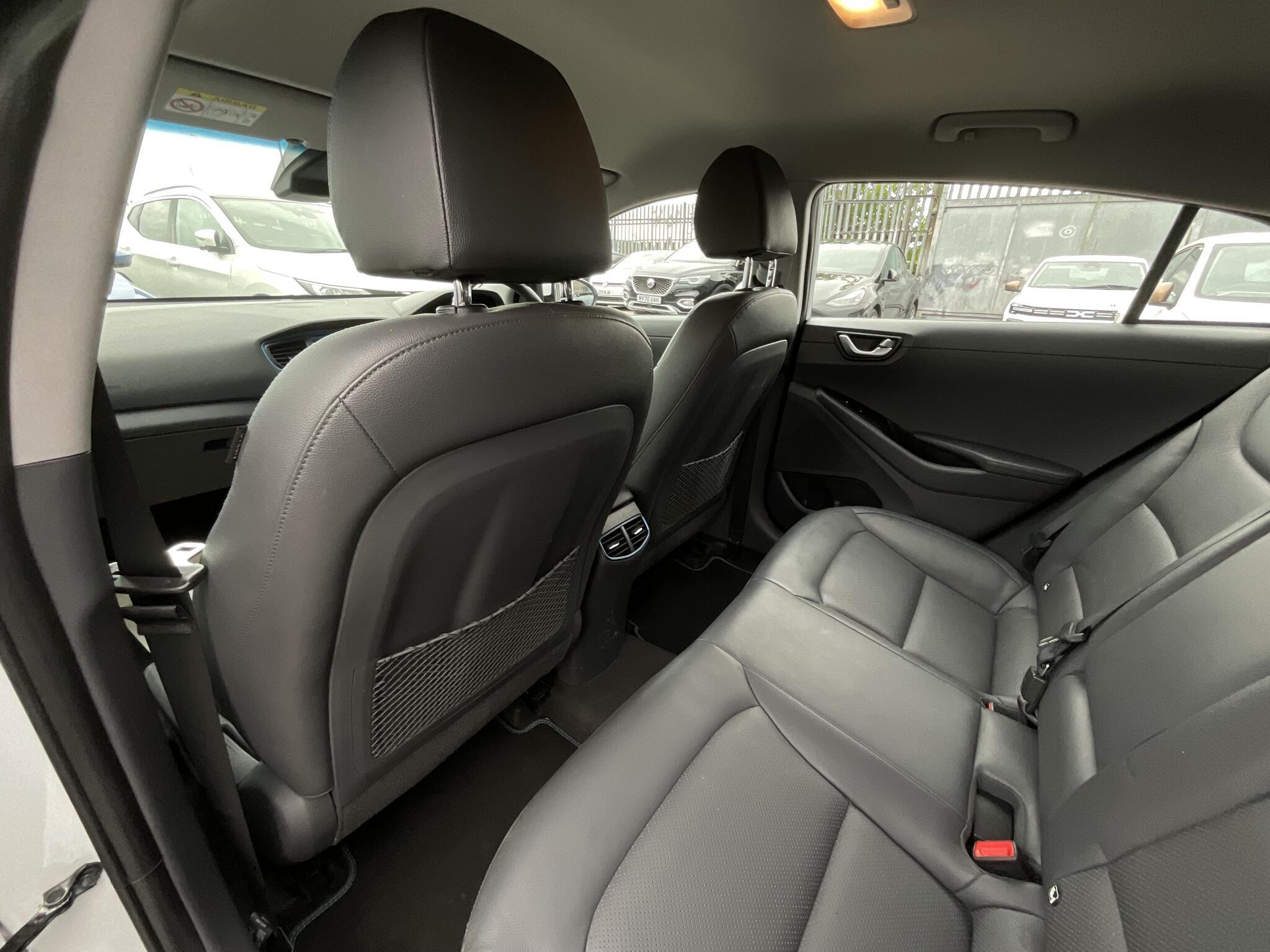 Hyundai Ioniq - Image 10