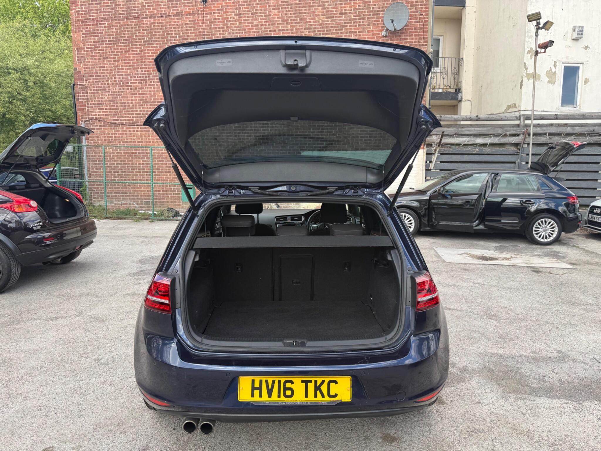 Volkswagen Golf - Image 27
