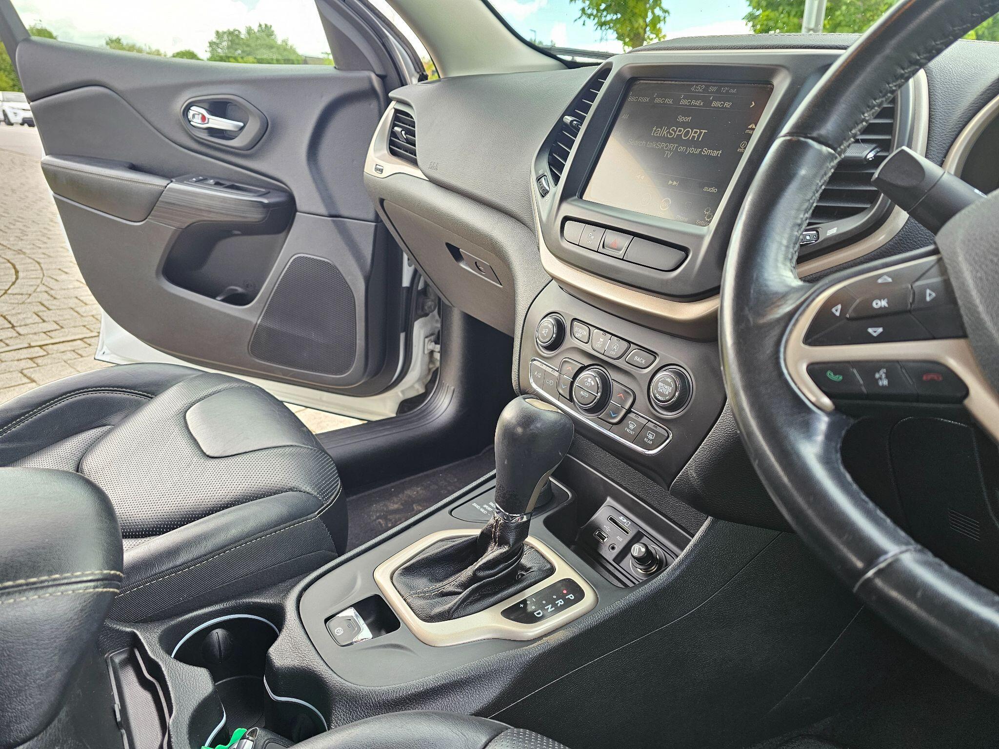 Jeep Cherokee - Image 28