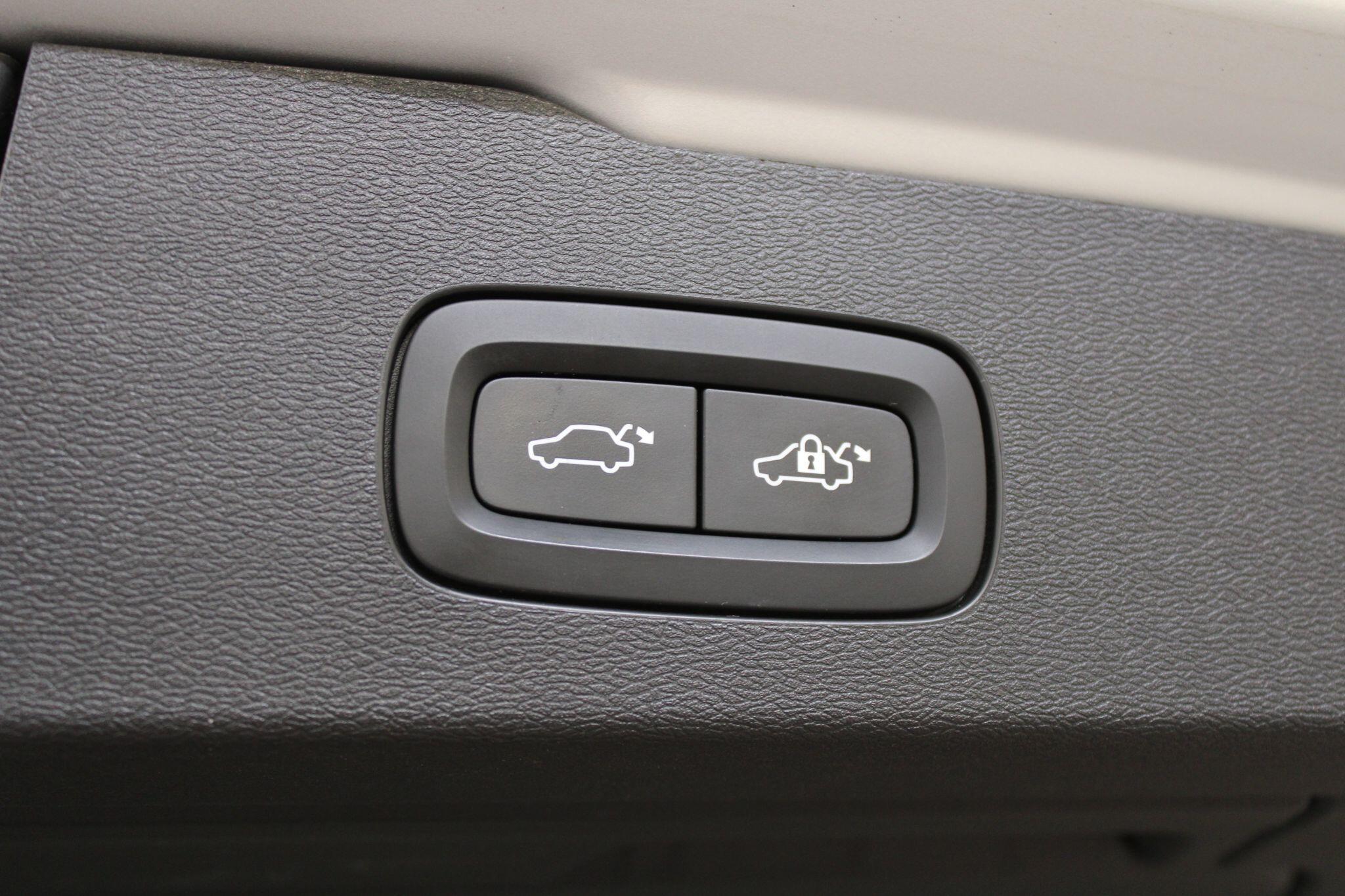 Volvo V60 CROSS COUNTRY - Image 18