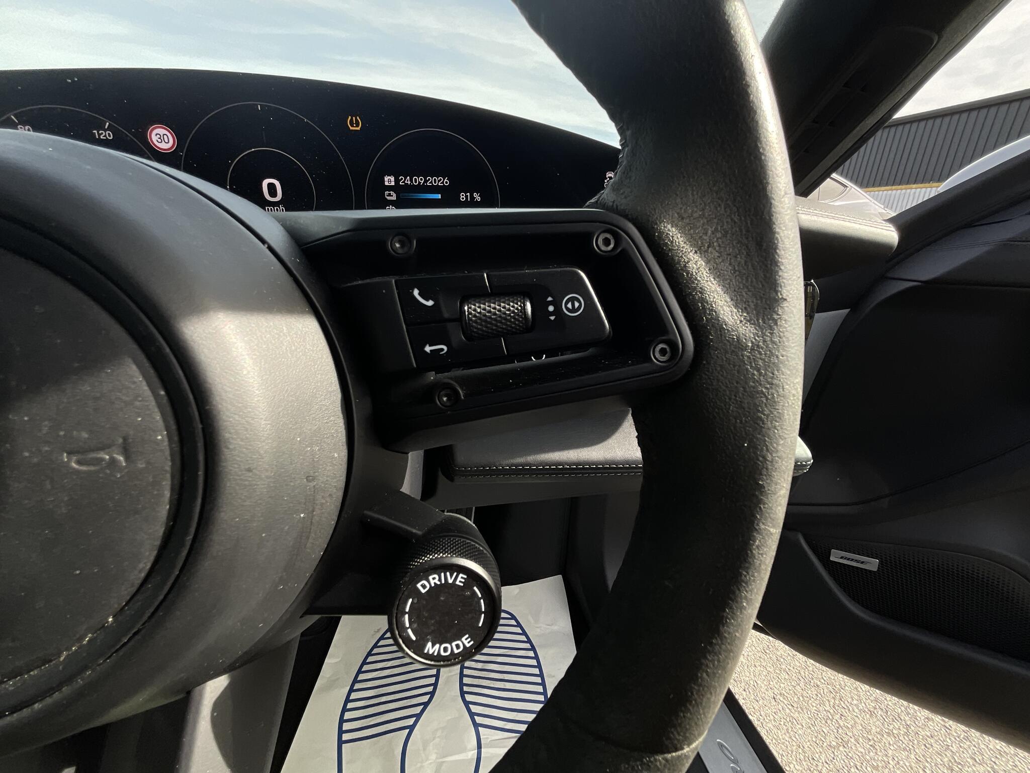 Porsche Taycan - Image 17