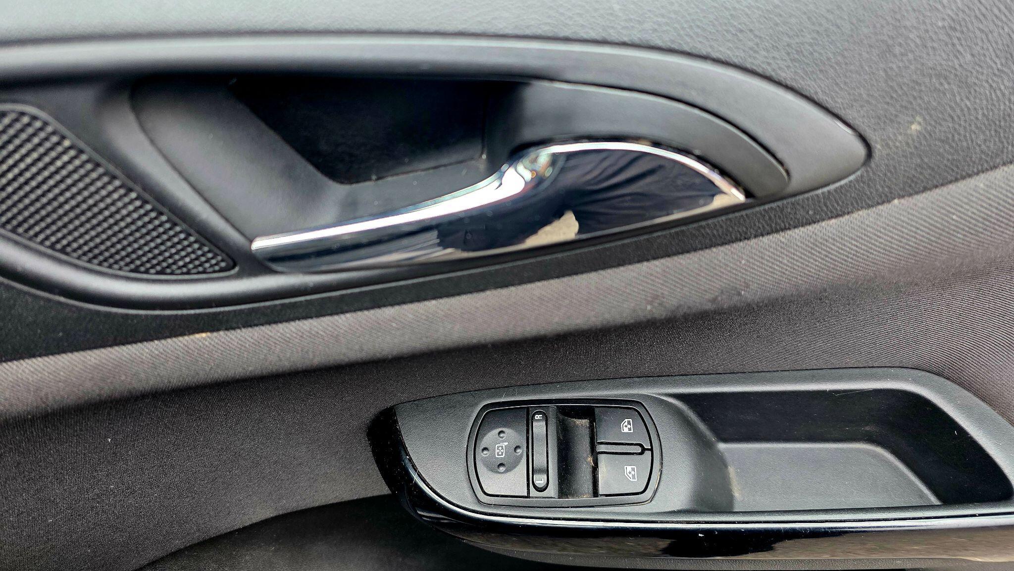 Vauxhall Corsa - Image 19