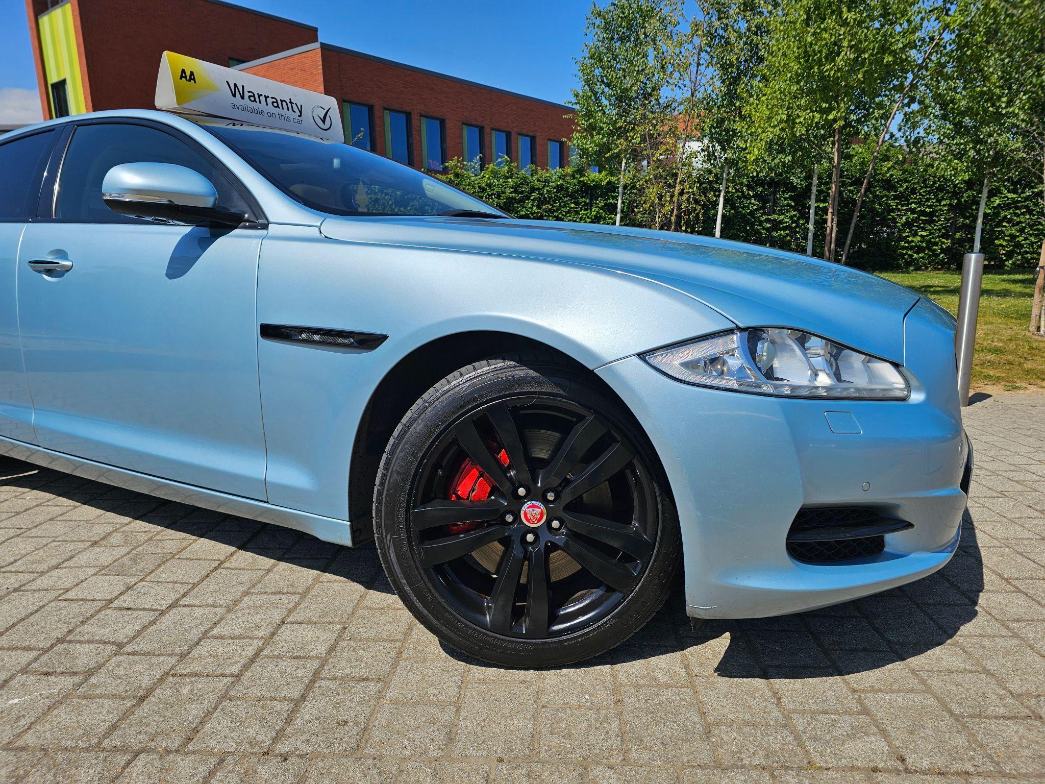 Jaguar XJ - Image 10