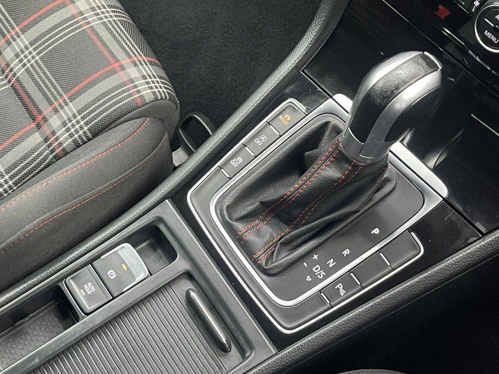 Volkswagen Golf - Image 26