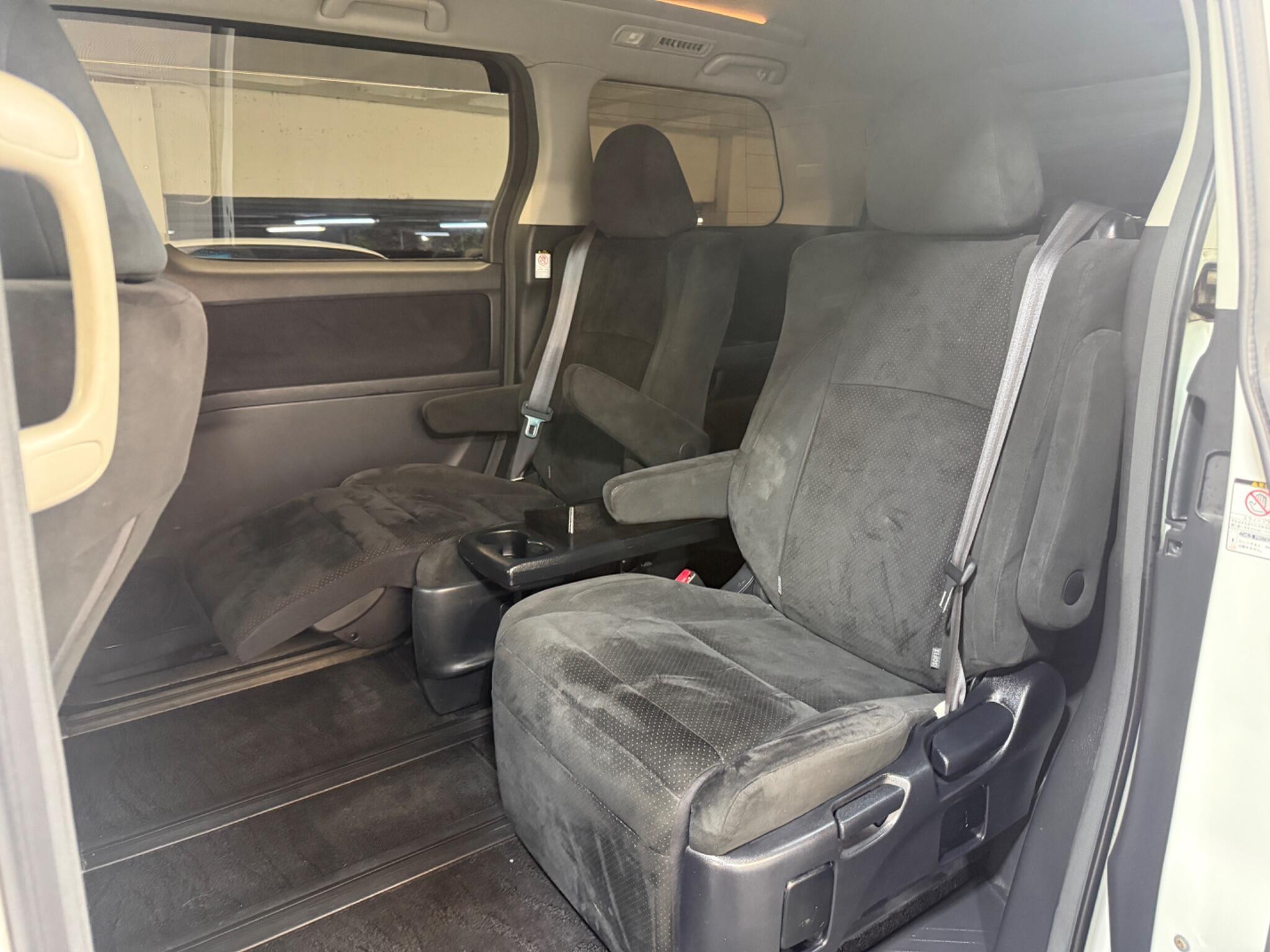 Toyota Vellfire - Image 14