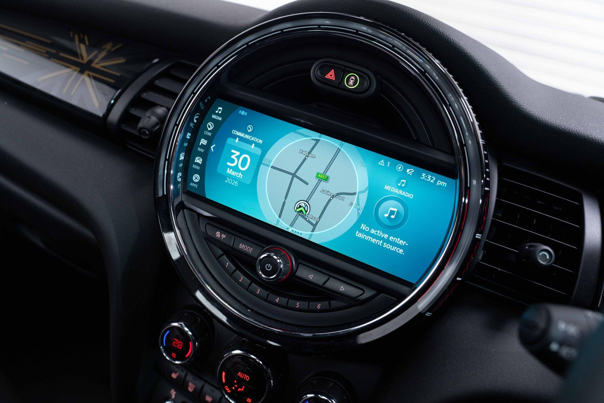 MINI Hatch - Image 32