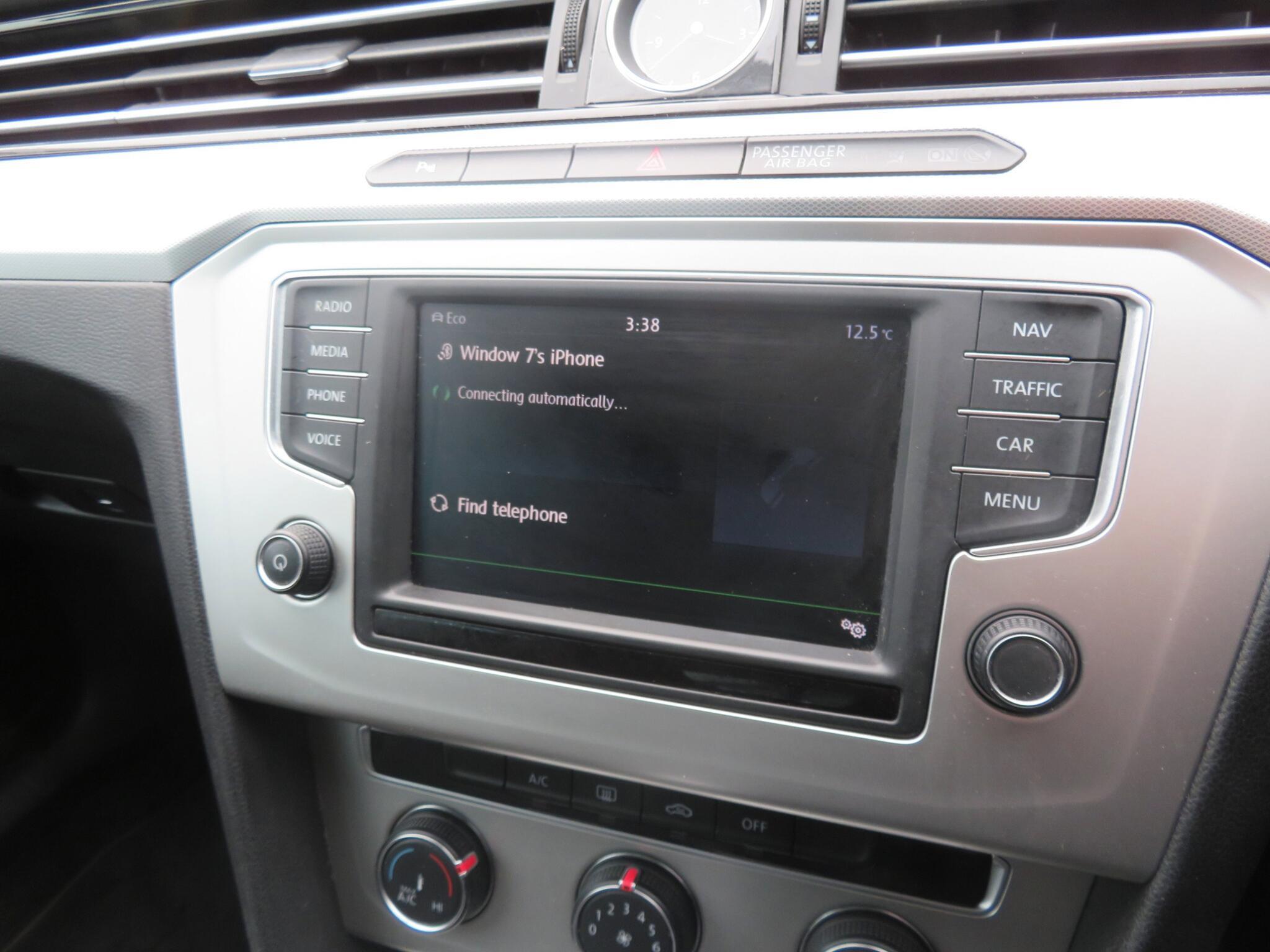 Volkswagen Passat - Image 19