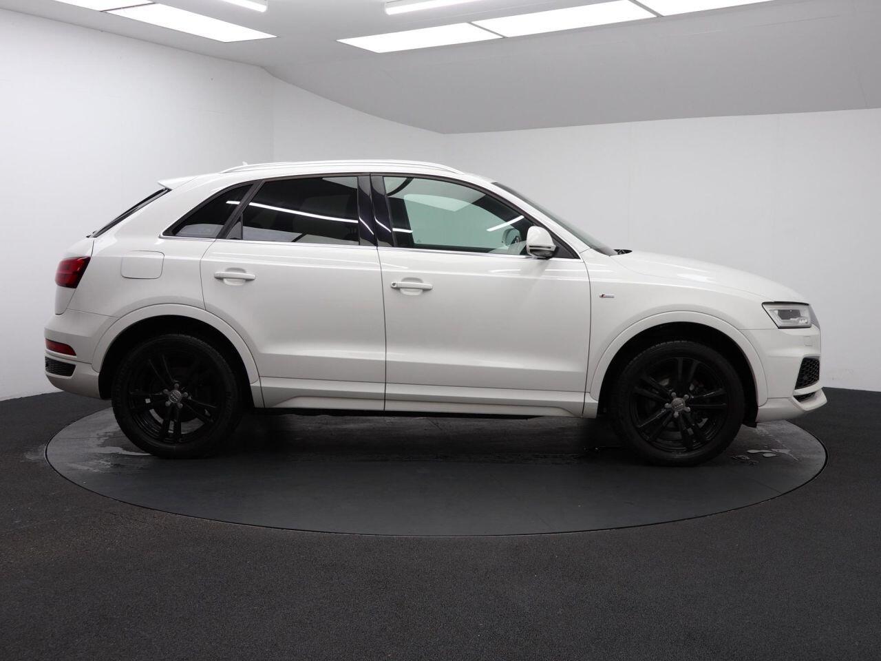 Audi Q3 - Image 14