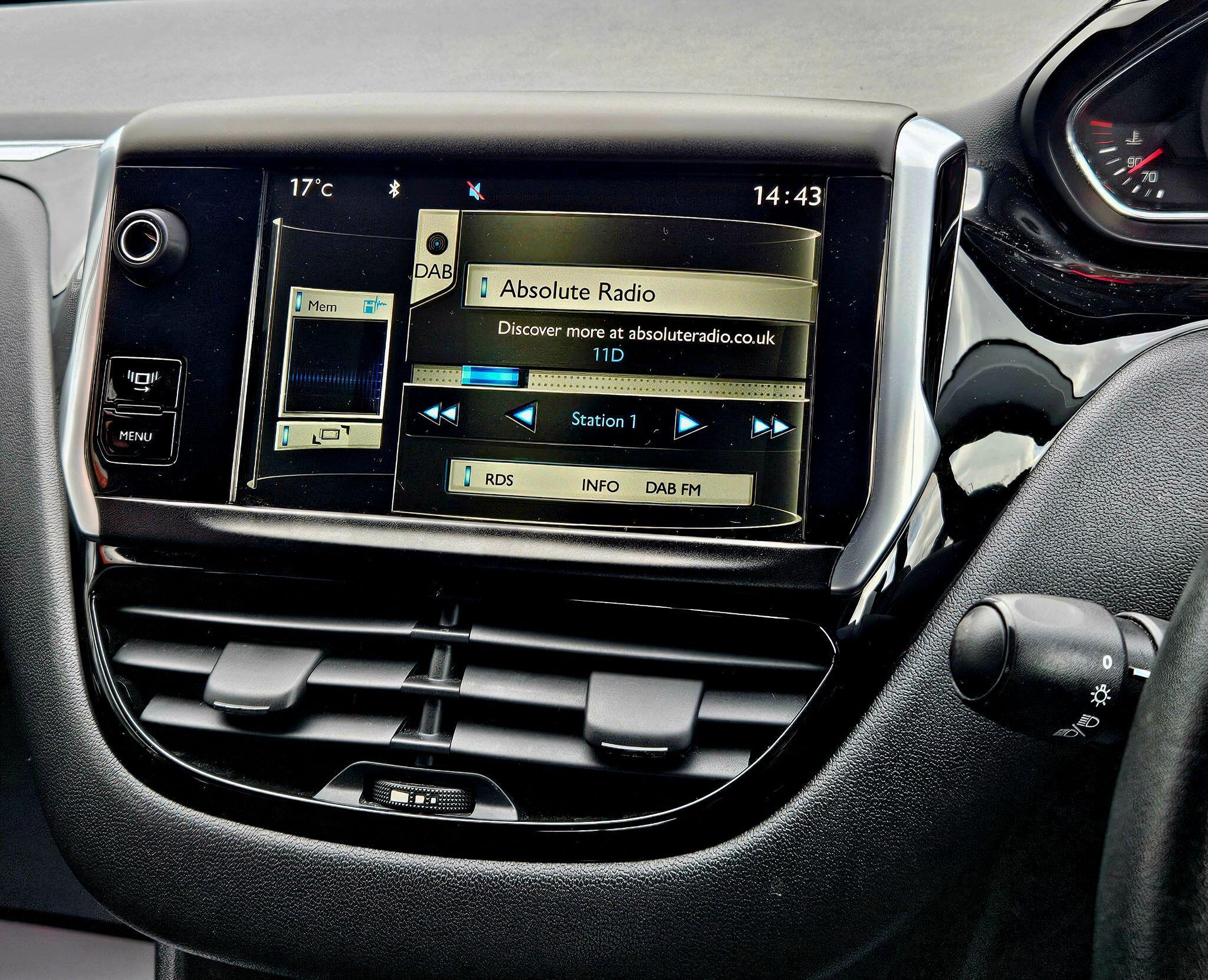 Peugeot 208 - Image 37