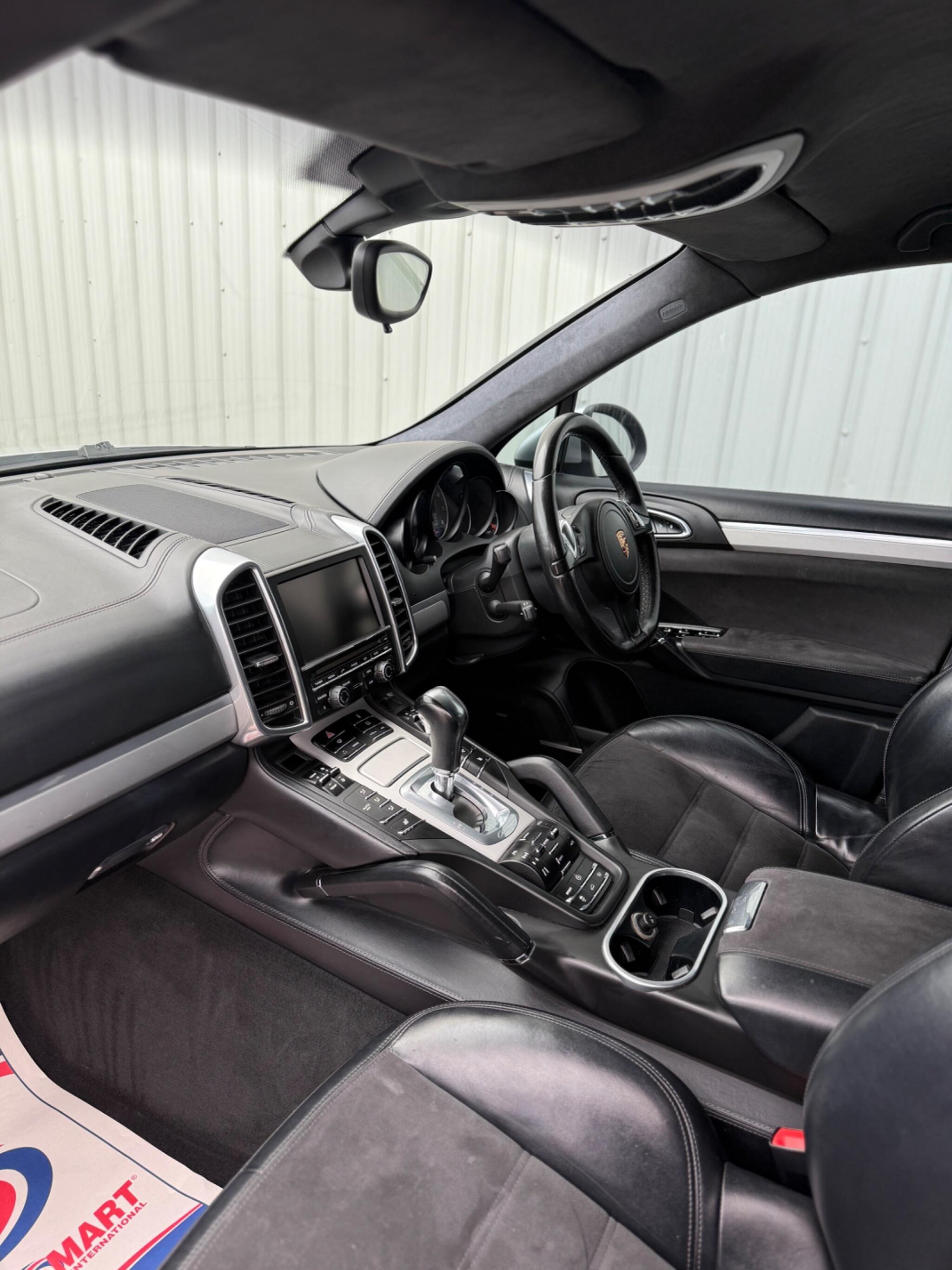 Porsche Cayenne - Image 23