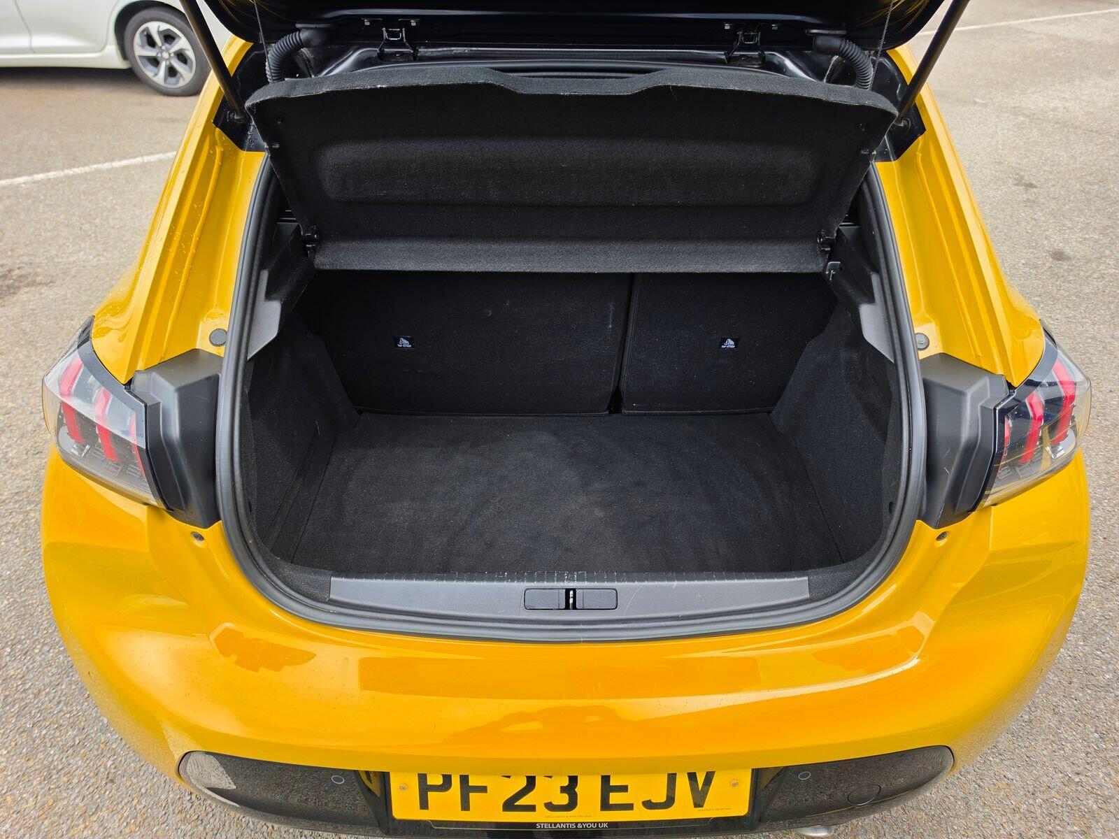 Peugeot 208 - Image 15