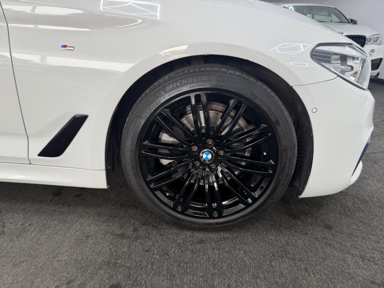 BMW 5 Series - Image 11