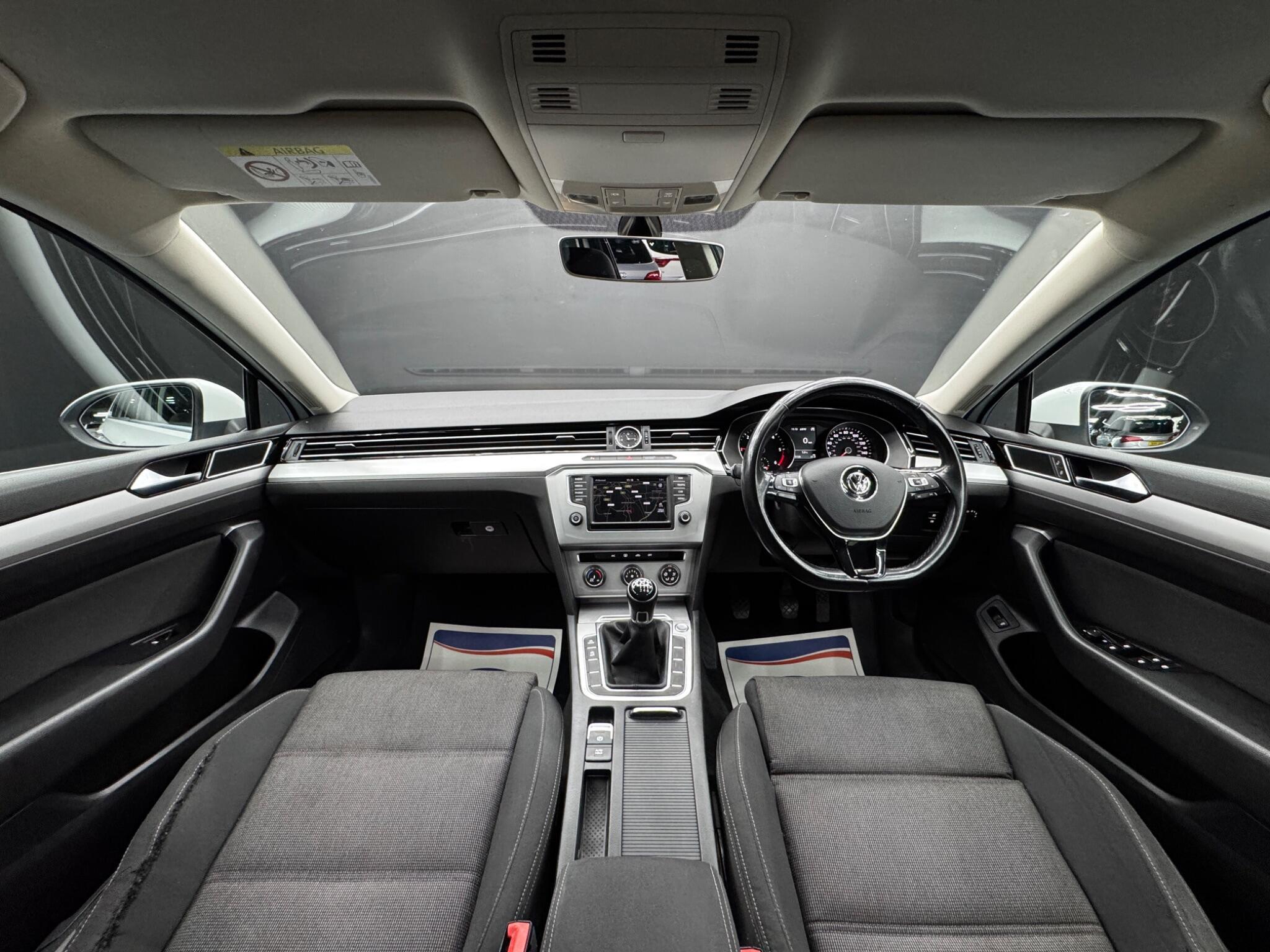 Volkswagen Passat - Image 16