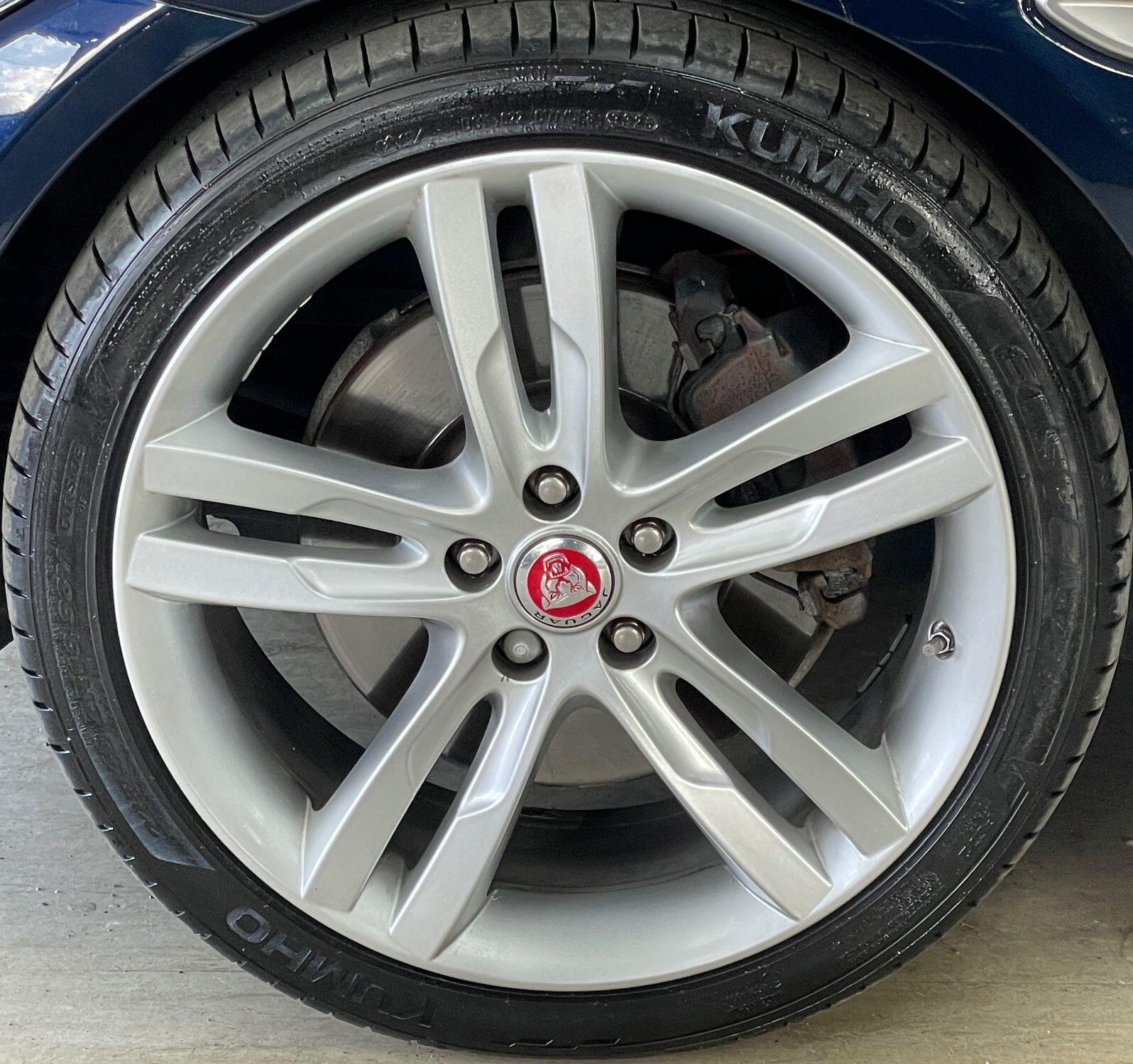 Jaguar XE - Image 14