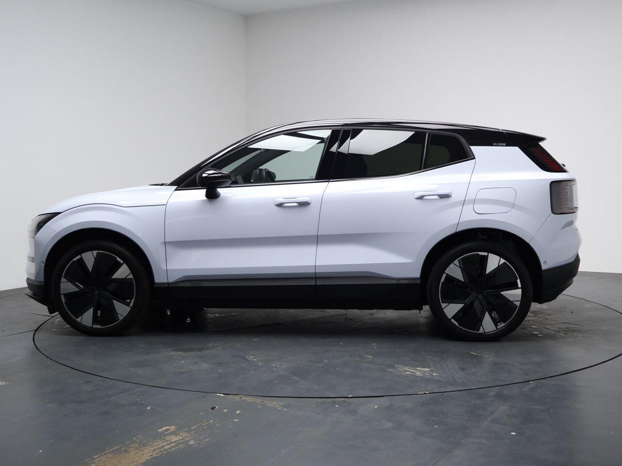 Volvo EX30 - Image 8
