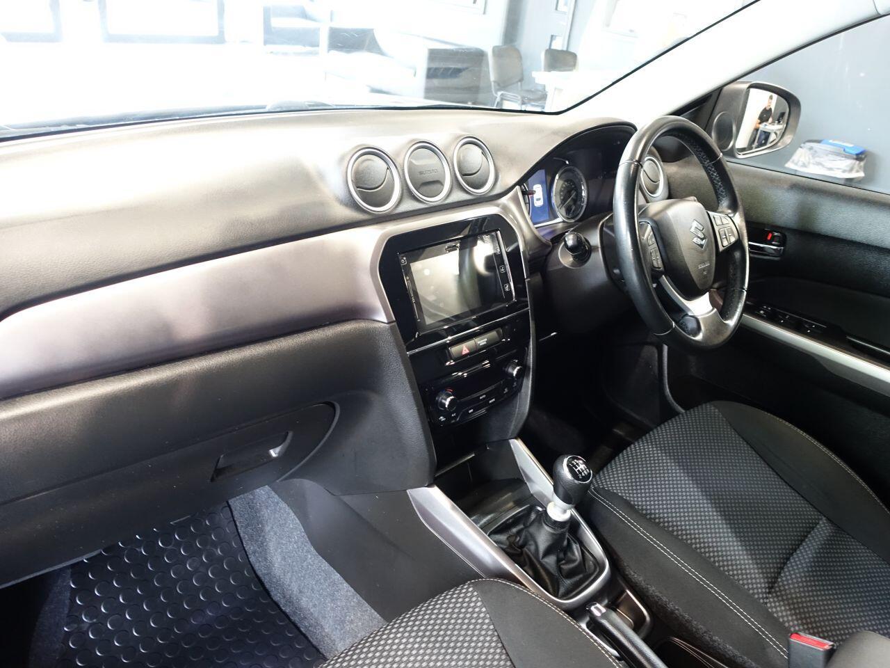 Suzuki Vitara - Image 11