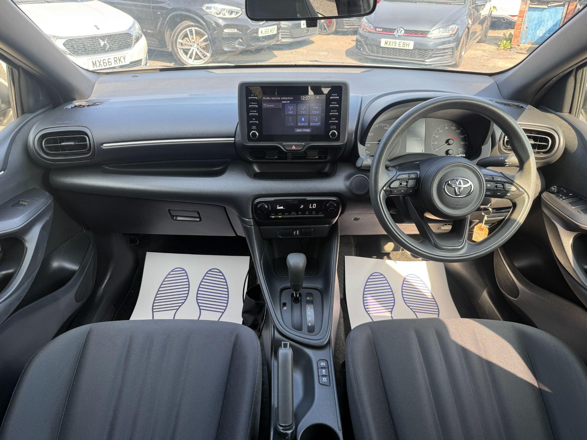 Toyota Yaris - Image 3