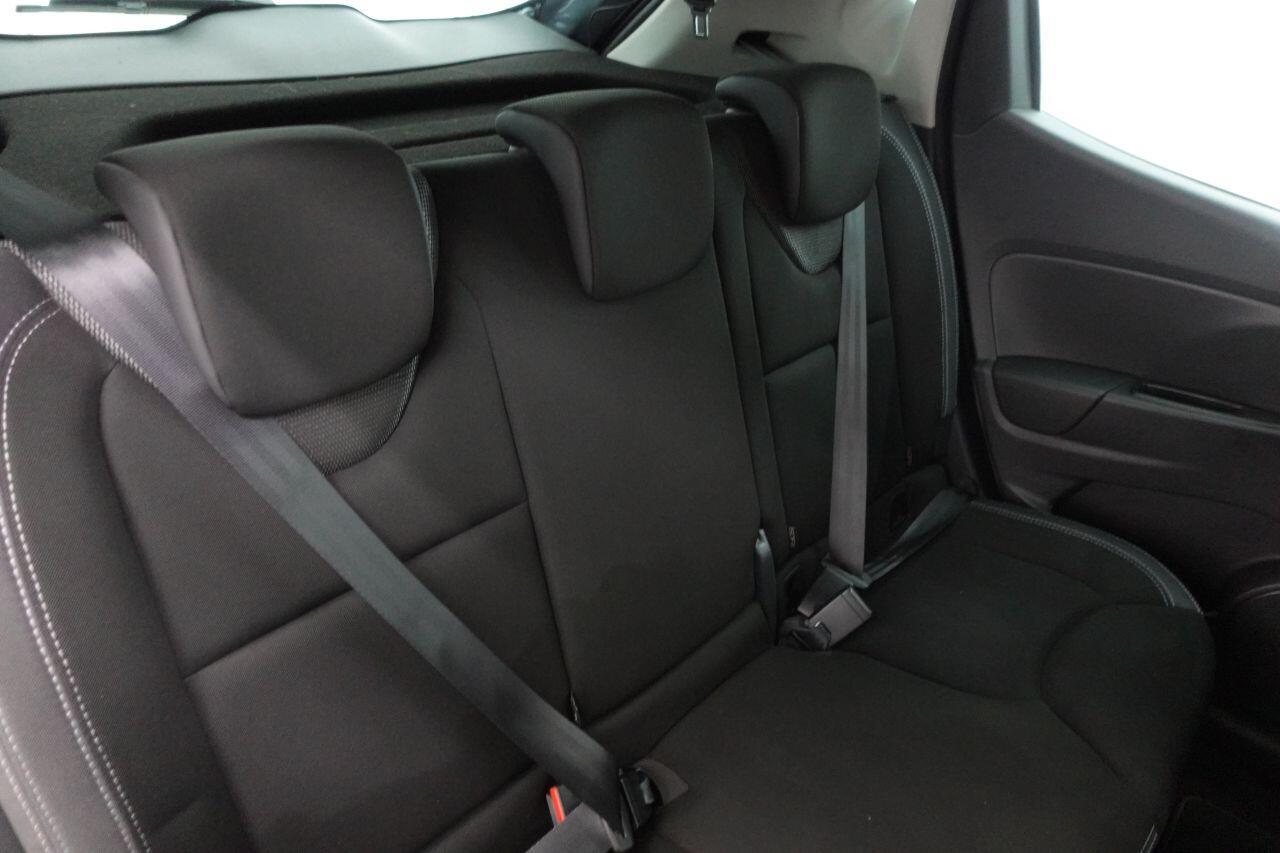 Renault Clio - Image 19