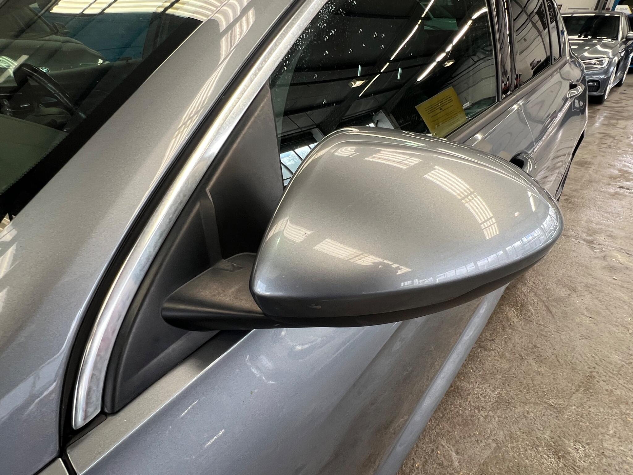 Vauxhall Insignia - Image 24