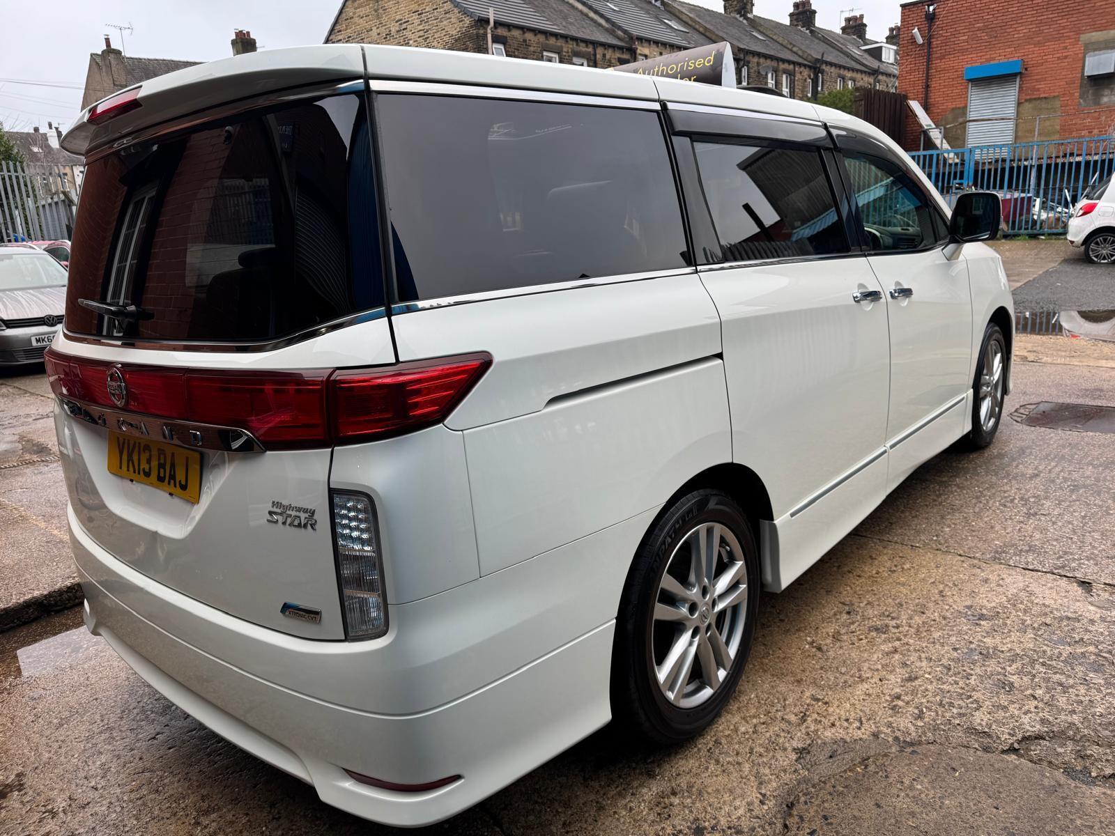 Nissan Elgrand - Image 8