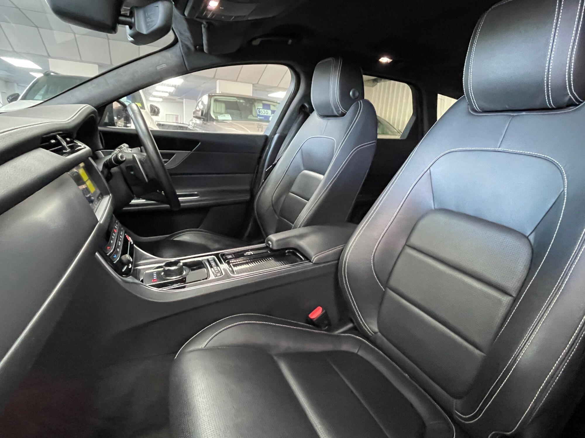 Jaguar XF - Image 33