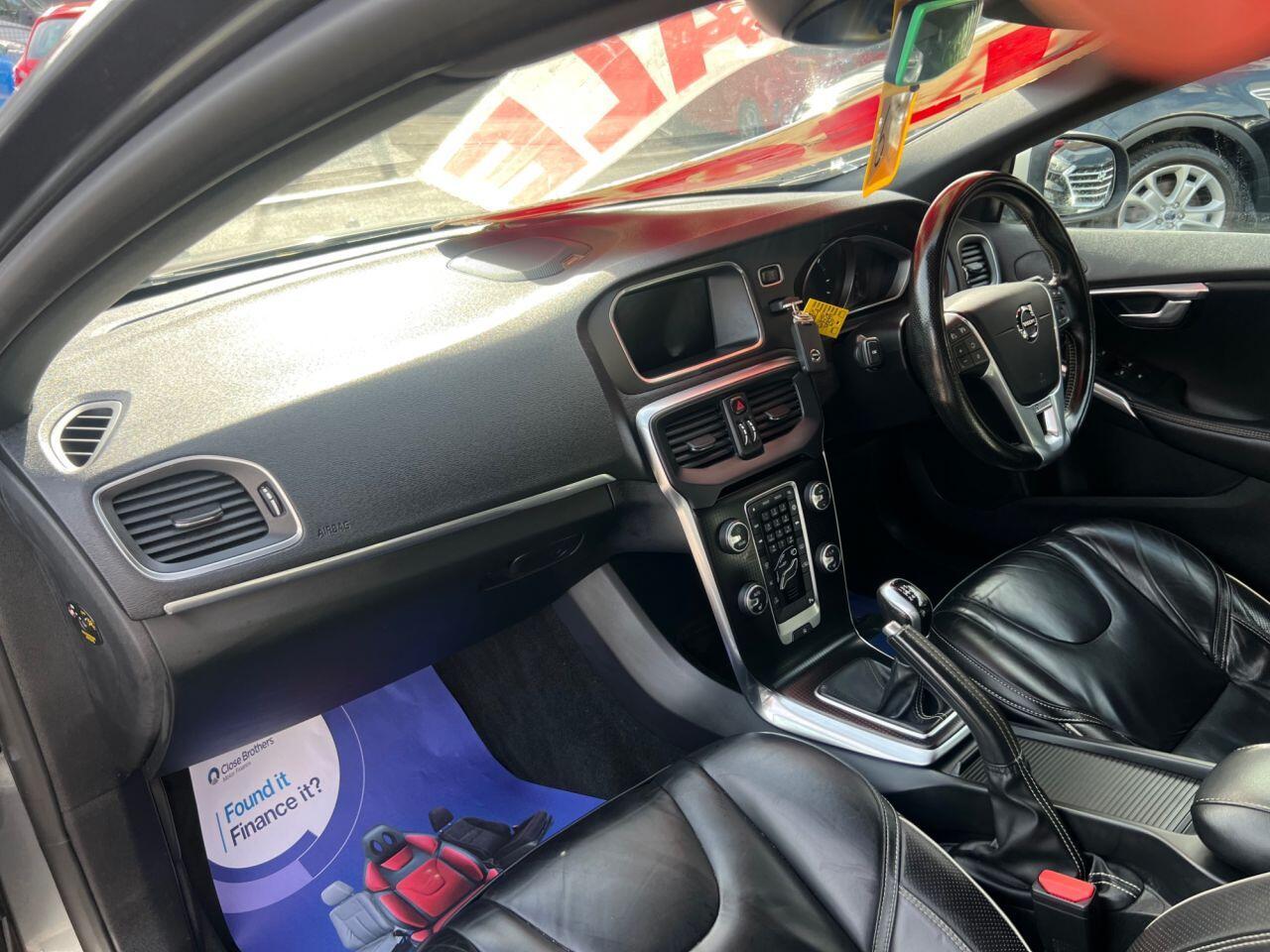 Volvo V40 - Image 12