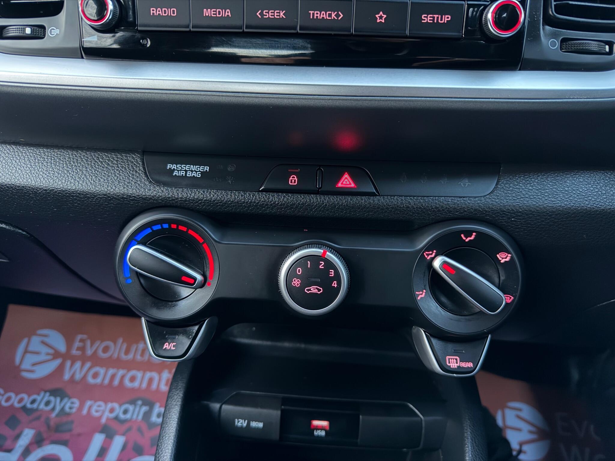 Kia Stonic - Image 53