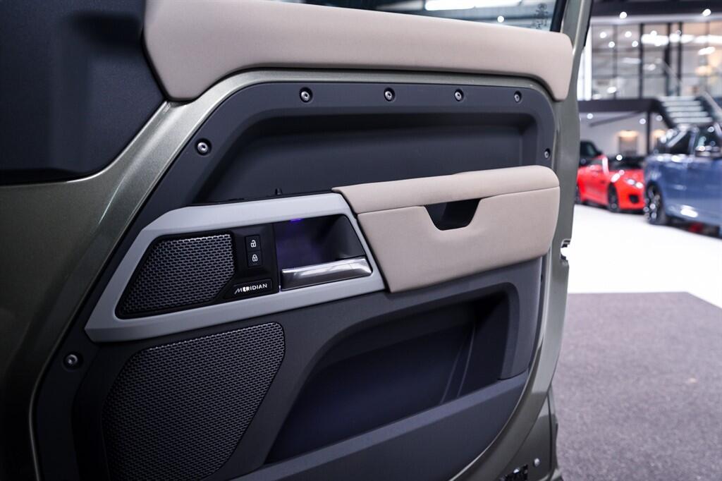 Land Rover Defender 110 - Image 32