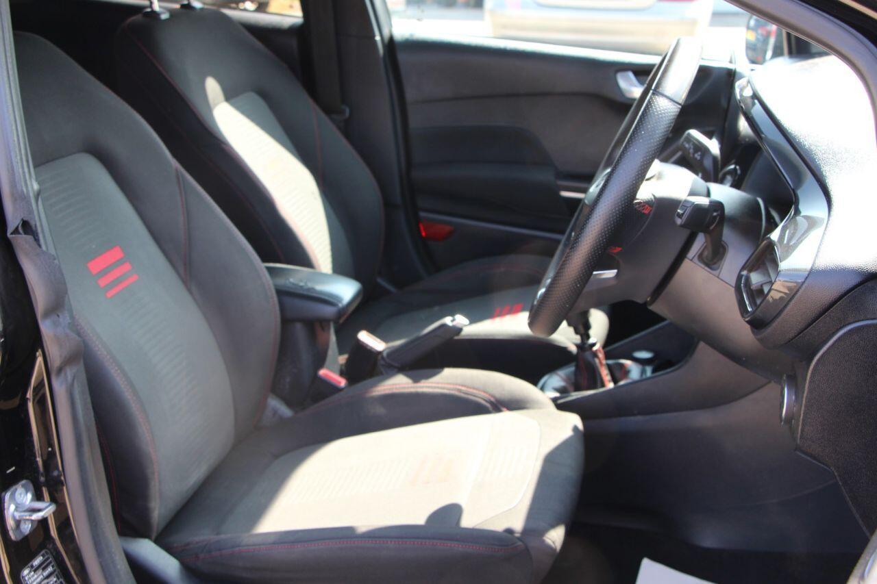 Ford Fiesta - Image 11